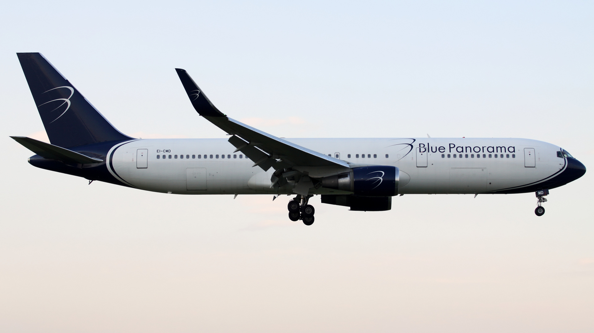 EI-CMD, Blue Panorama Airlines (Samoloty » Spotting na EPWA » Boeing 767-300)