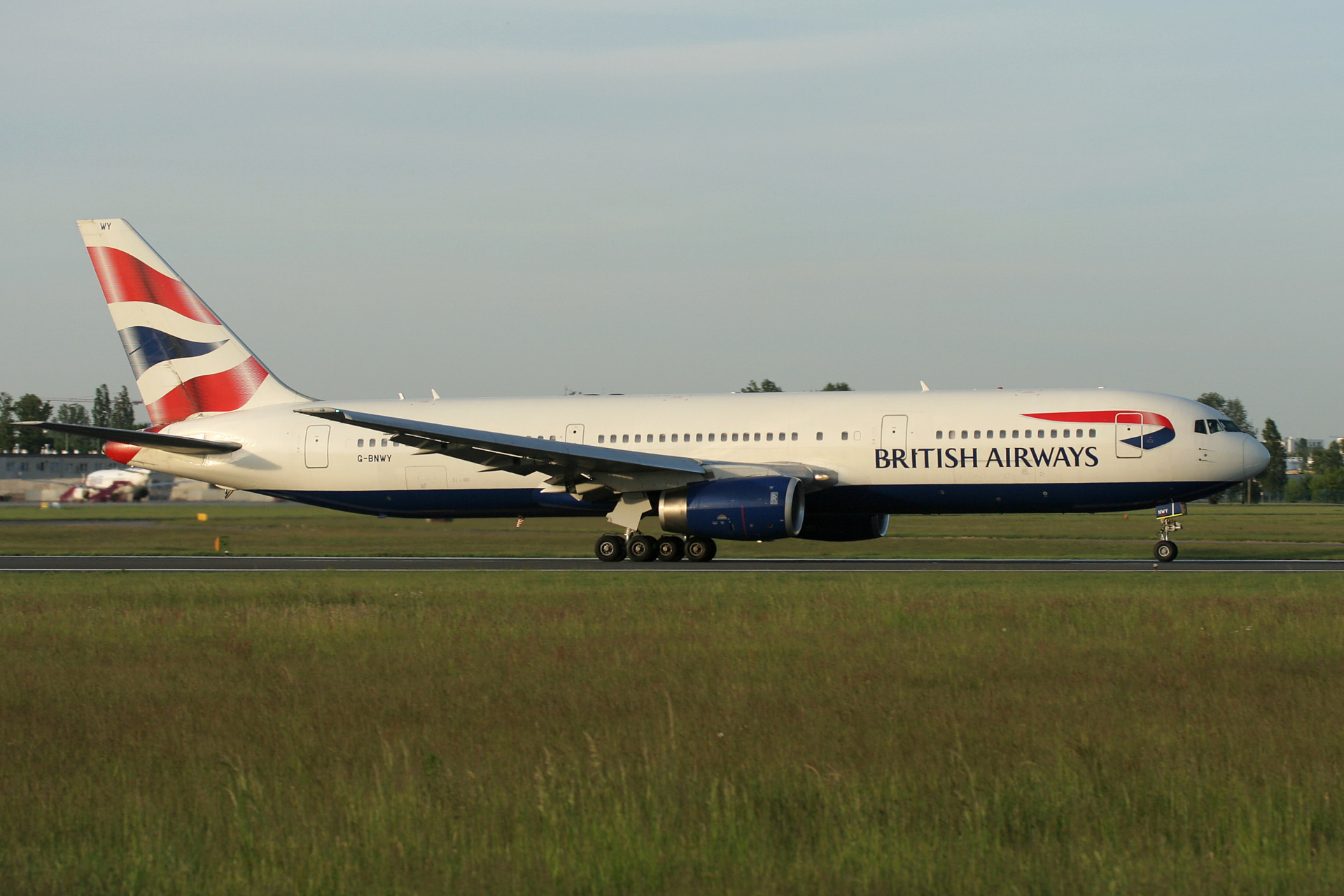 G-BNWY, British Airways (Aircraft » EPWA Spotting » Boeing 767-300)