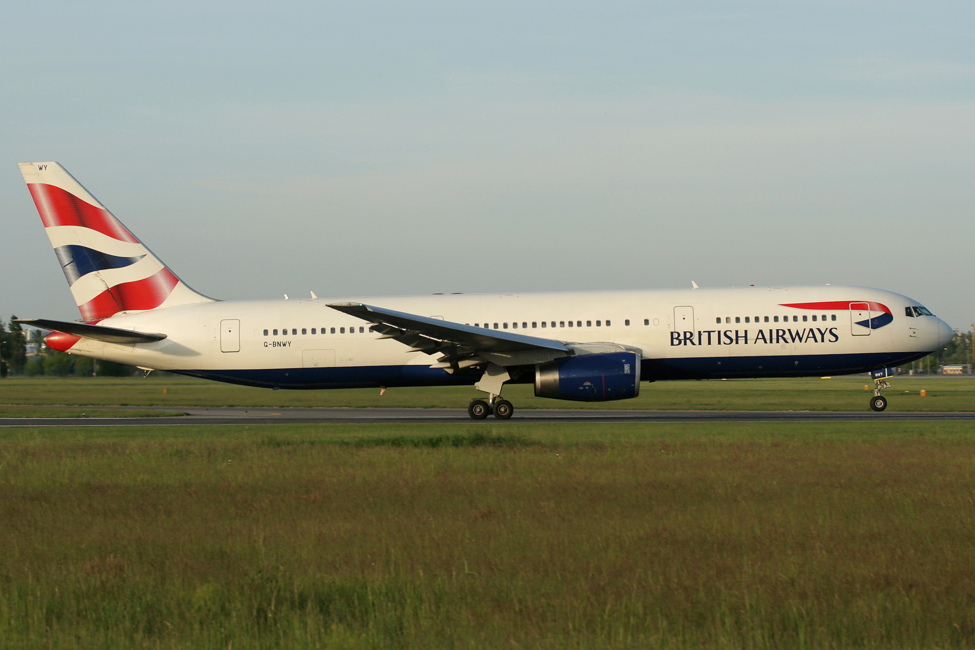 G-BNWY, British Airways (Aircraft » EPWA Spotting » Boeing 767-300)