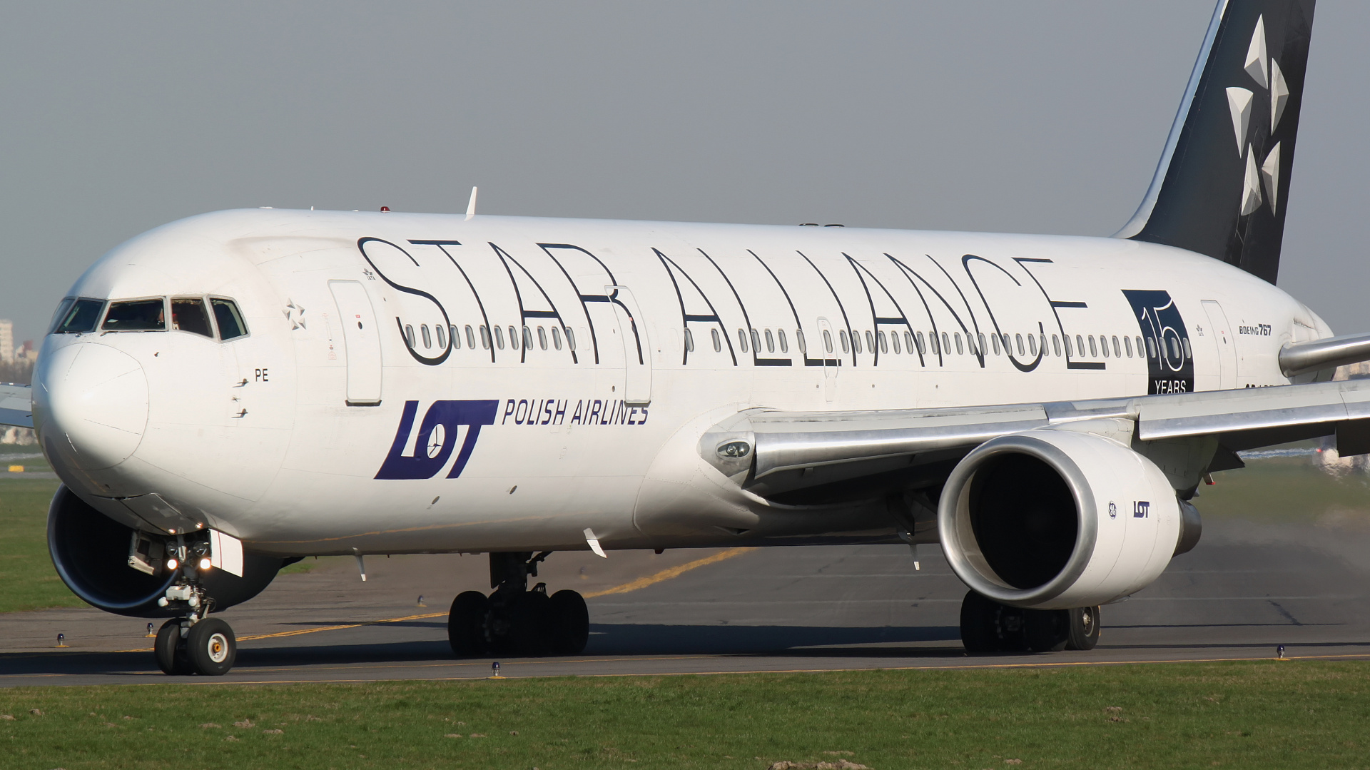 SP-LPE (malowanie Star Alliance - 15 lat) (Samoloty » Spotting na EPWA » Boeing 767-300 » Polskie Linie Lotnicze LOT)