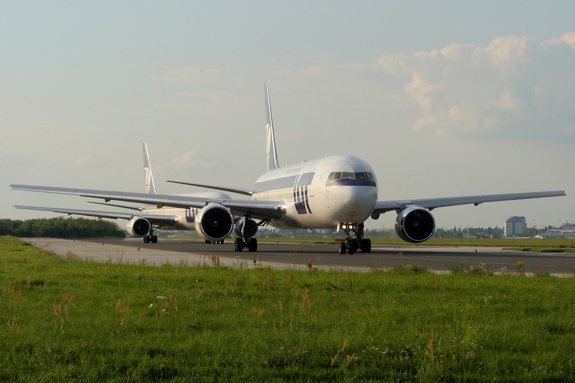 SP-LPG, SP-LPA (Aircraft » EPWA Spotting » Boeing 767-300 » LOT Polish Airlines)
