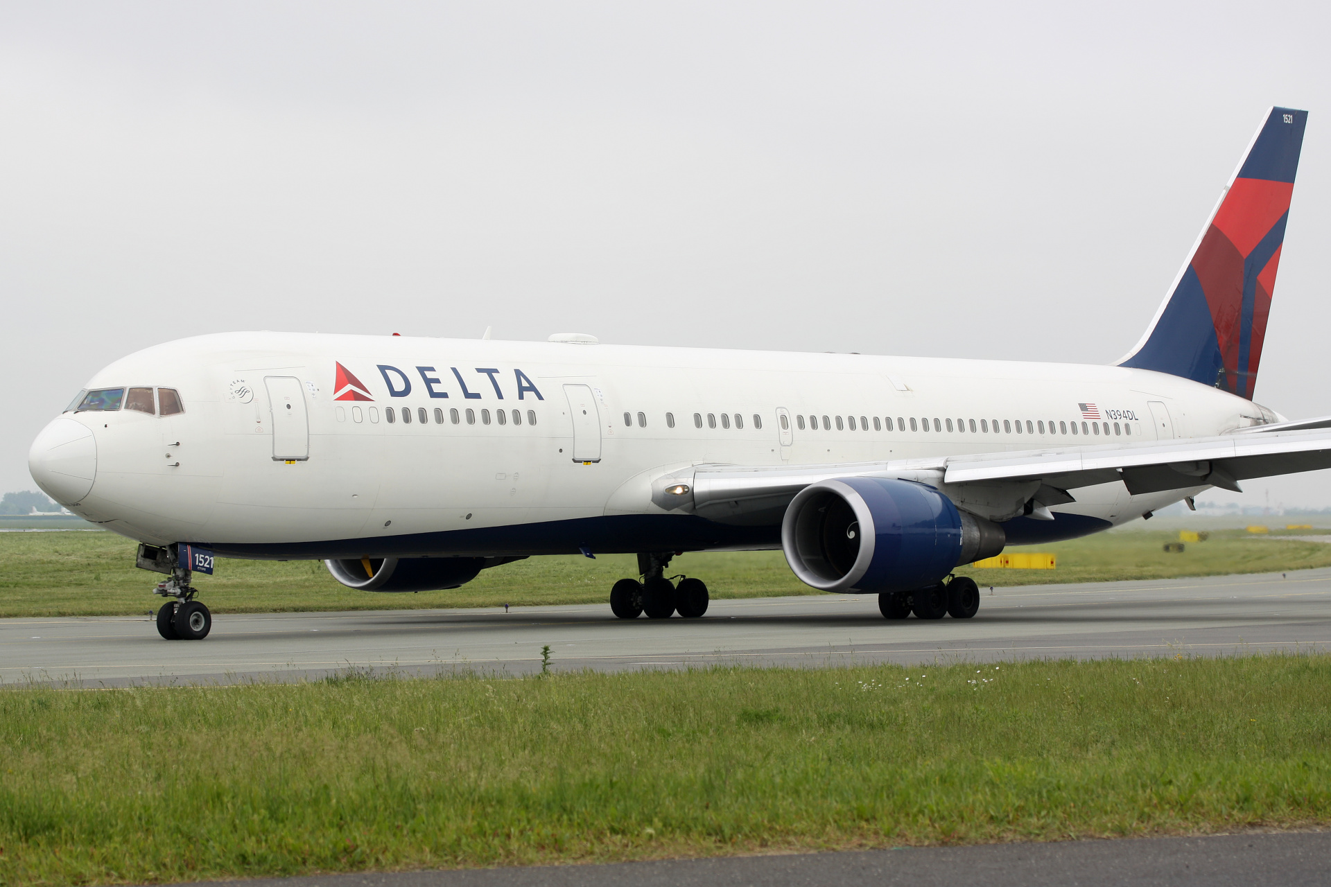 N394DL, Delta Airlines (Aircraft » EPWA Spotting » Boeing 767-300)