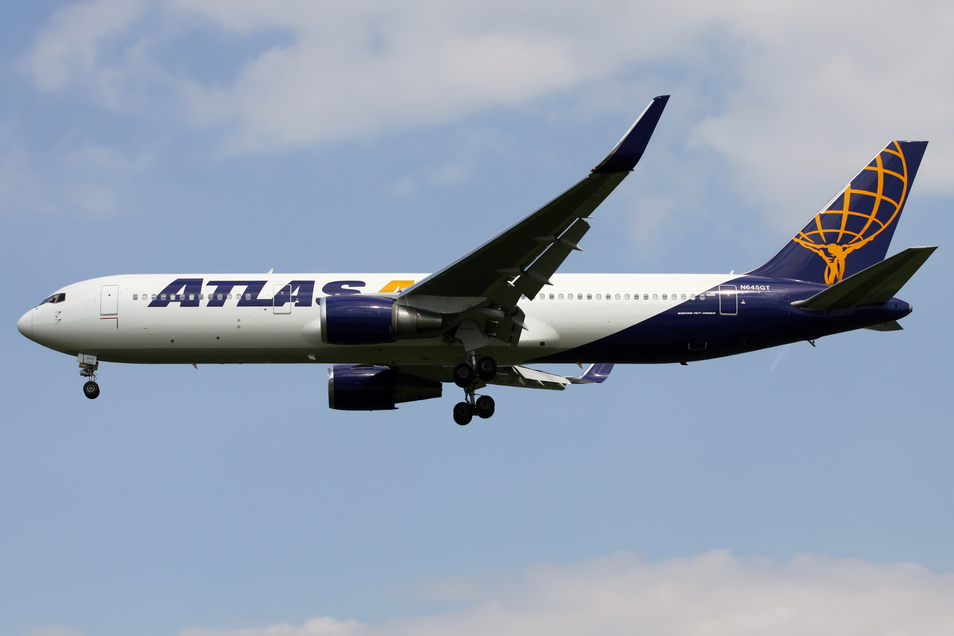 N645GT, Atlas Air (Samoloty » Spotting na EPWA » Boeing 767-300)