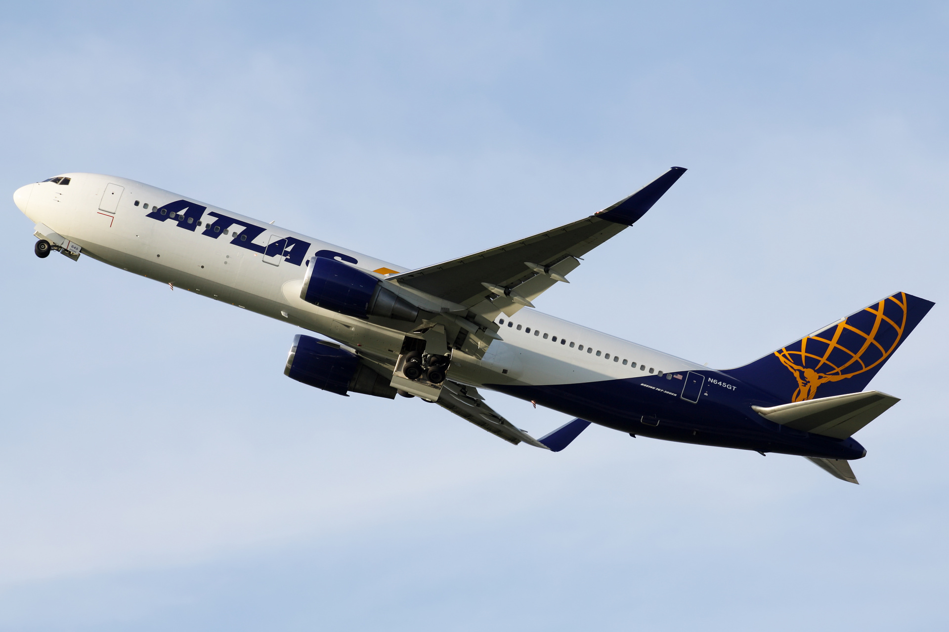 N645GT, Atlas Air (Samoloty » Spotting na EPWA » Boeing 767-300)