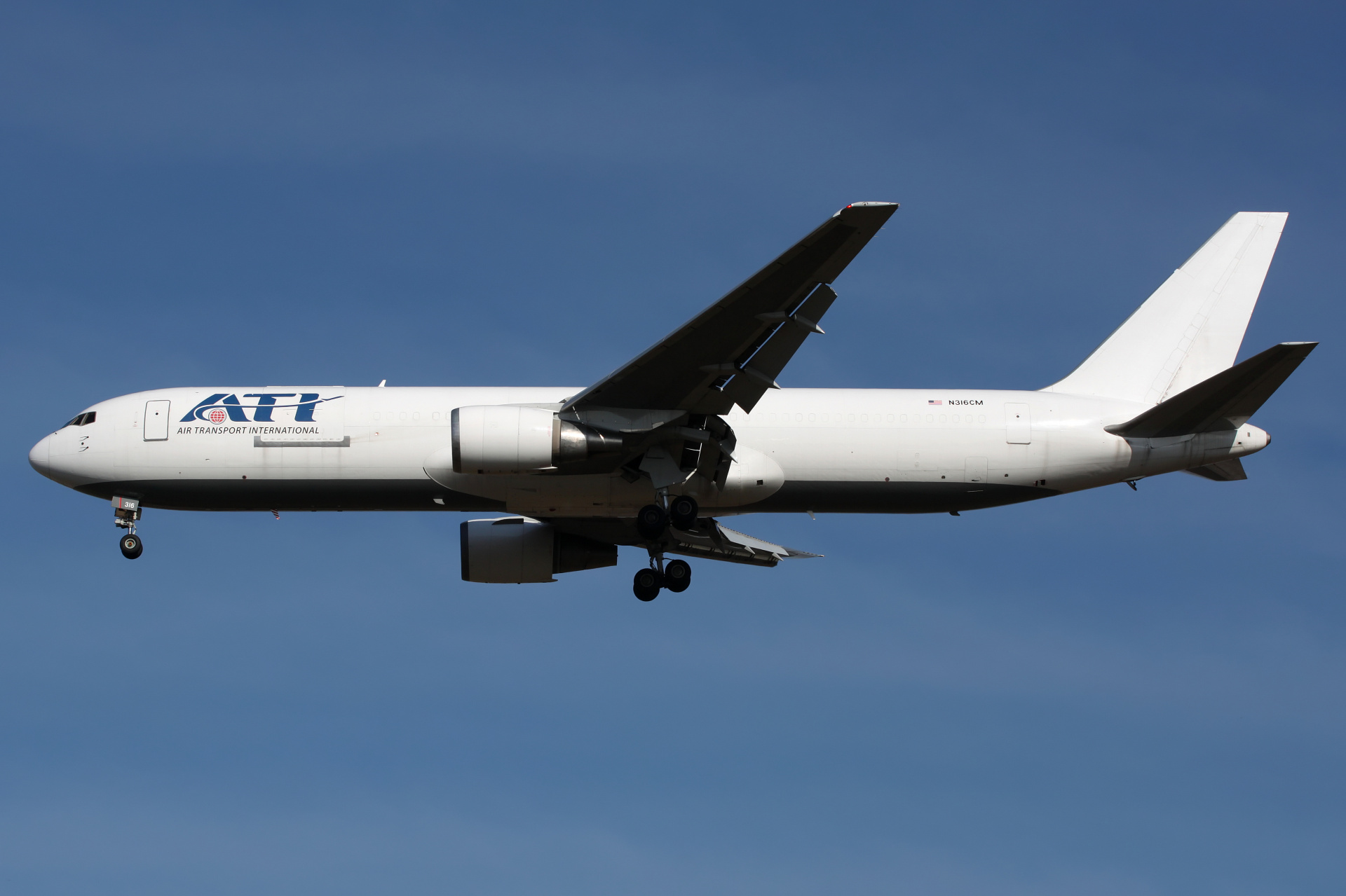 BDSF, N316CM, Air Transport International (Samoloty » Spotting na EPWA » Boeing 767-300F)