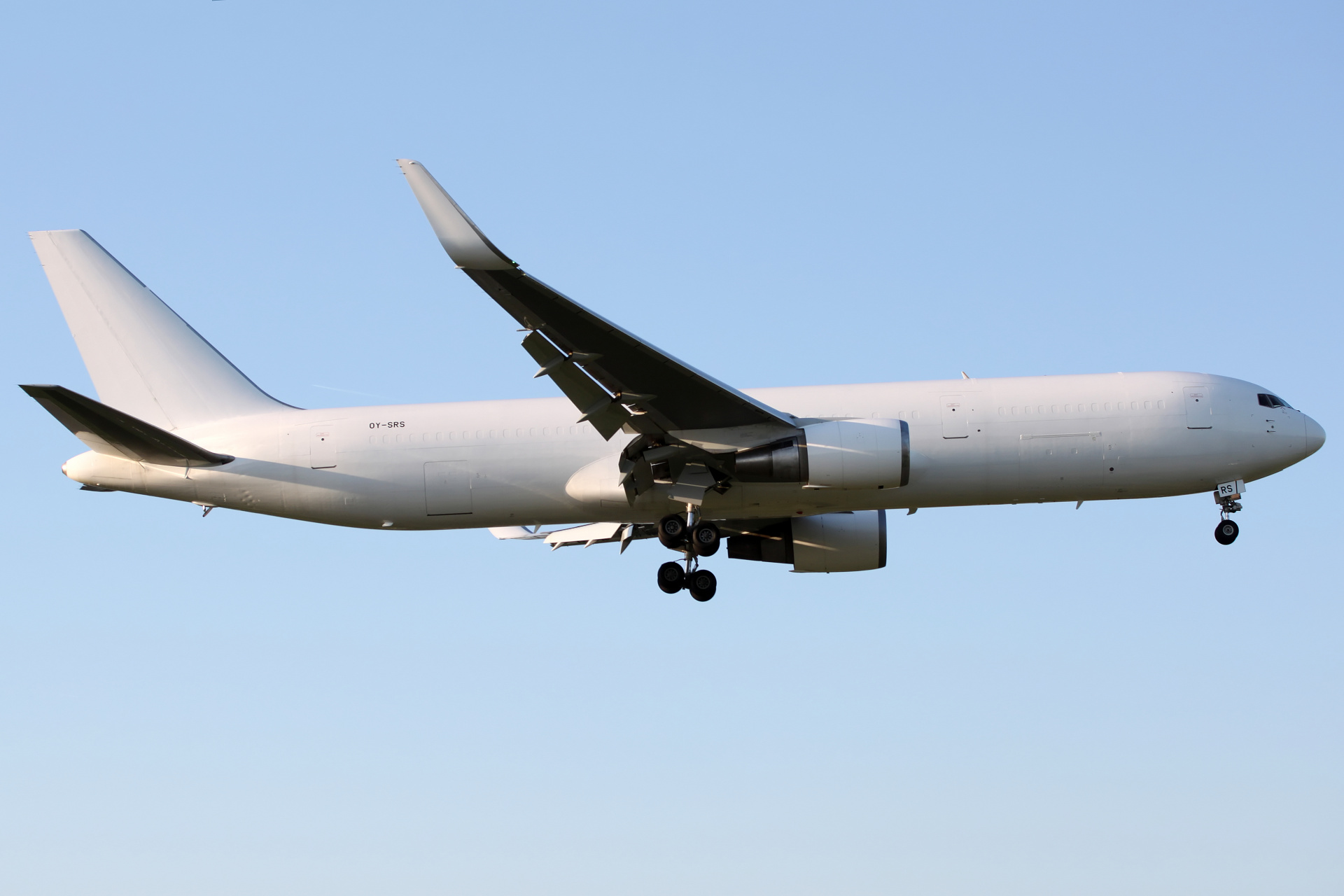 BCF, OY-SRS, Maersk Star Air (Samoloty » Spotting na EPWA » Boeing 767-300F)