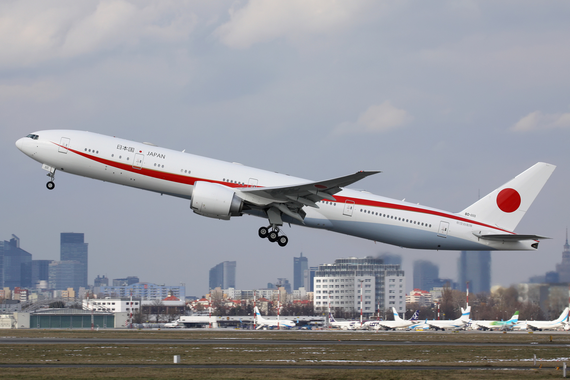80-1111, Japońskie Siły Samoobrony Powietrznej (JASDF) (Samoloty » Spotting na EPWA » Boeing 777-300ER)