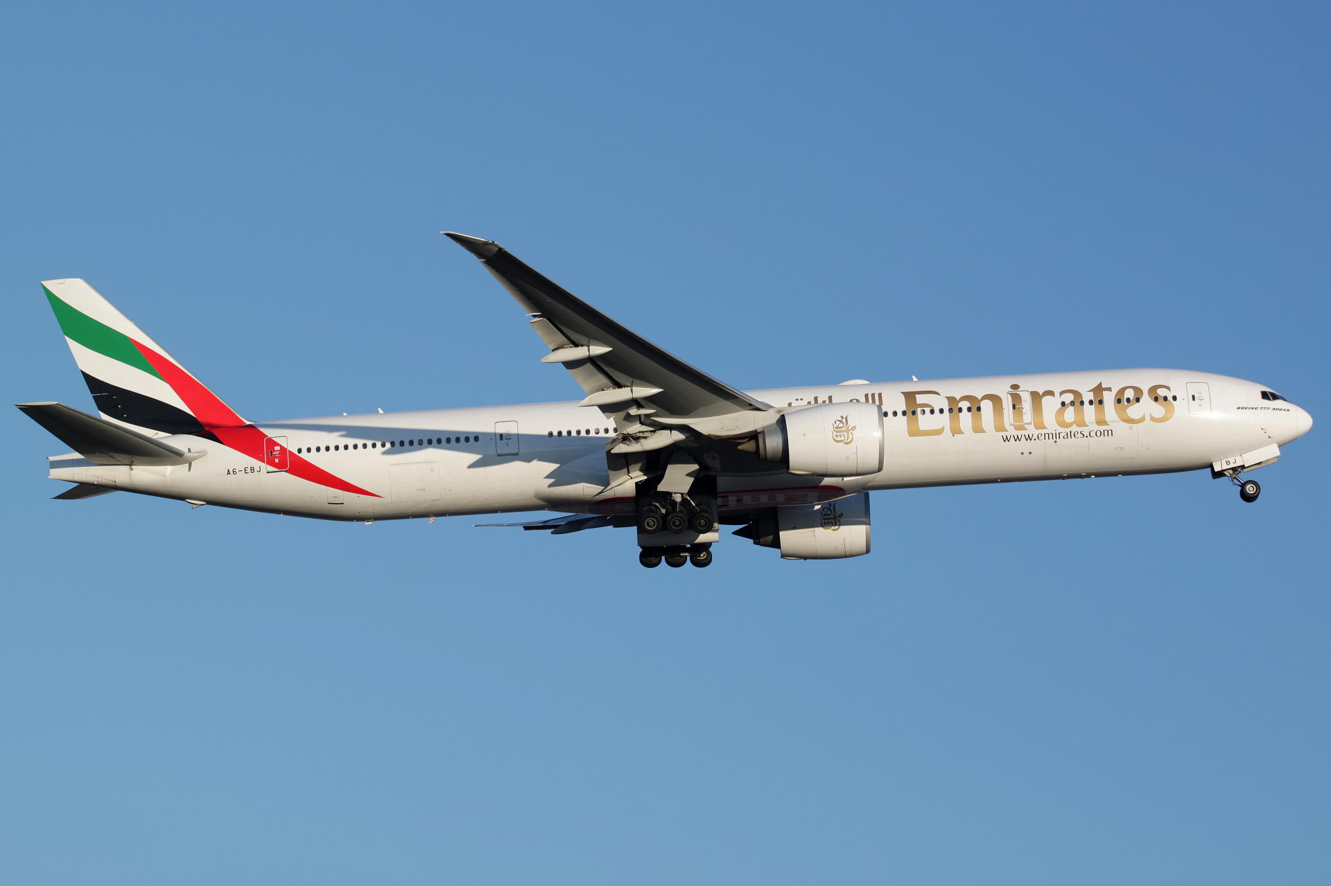 A6-EBJ (Aircraft » EPWA Spotting » Boeing 777-300ER » Emirates)