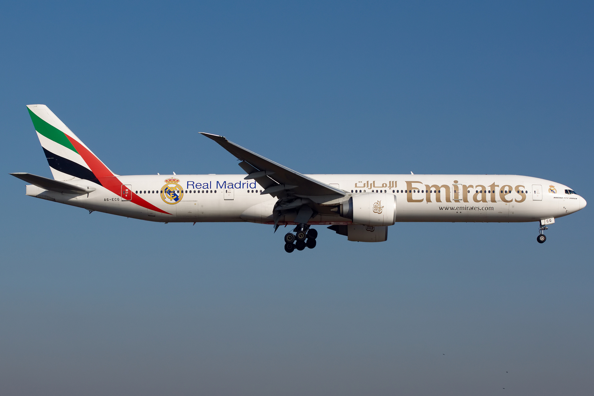 A6-ECG (malowanie Real Madrid) (Samoloty » Spotting na EPWA » Boeing 777-300ER » Emirates)