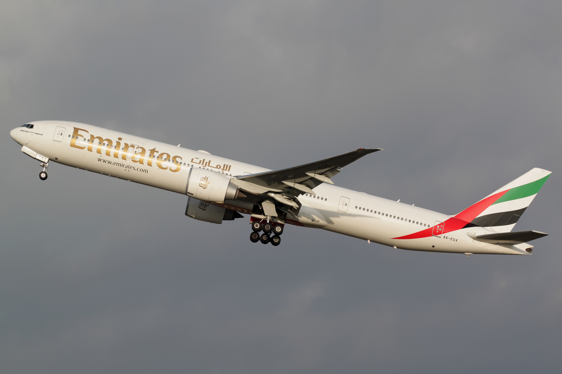 A6-EGX (Samoloty » Spotting na EPWA » Boeing 777-300ER » Emirates)