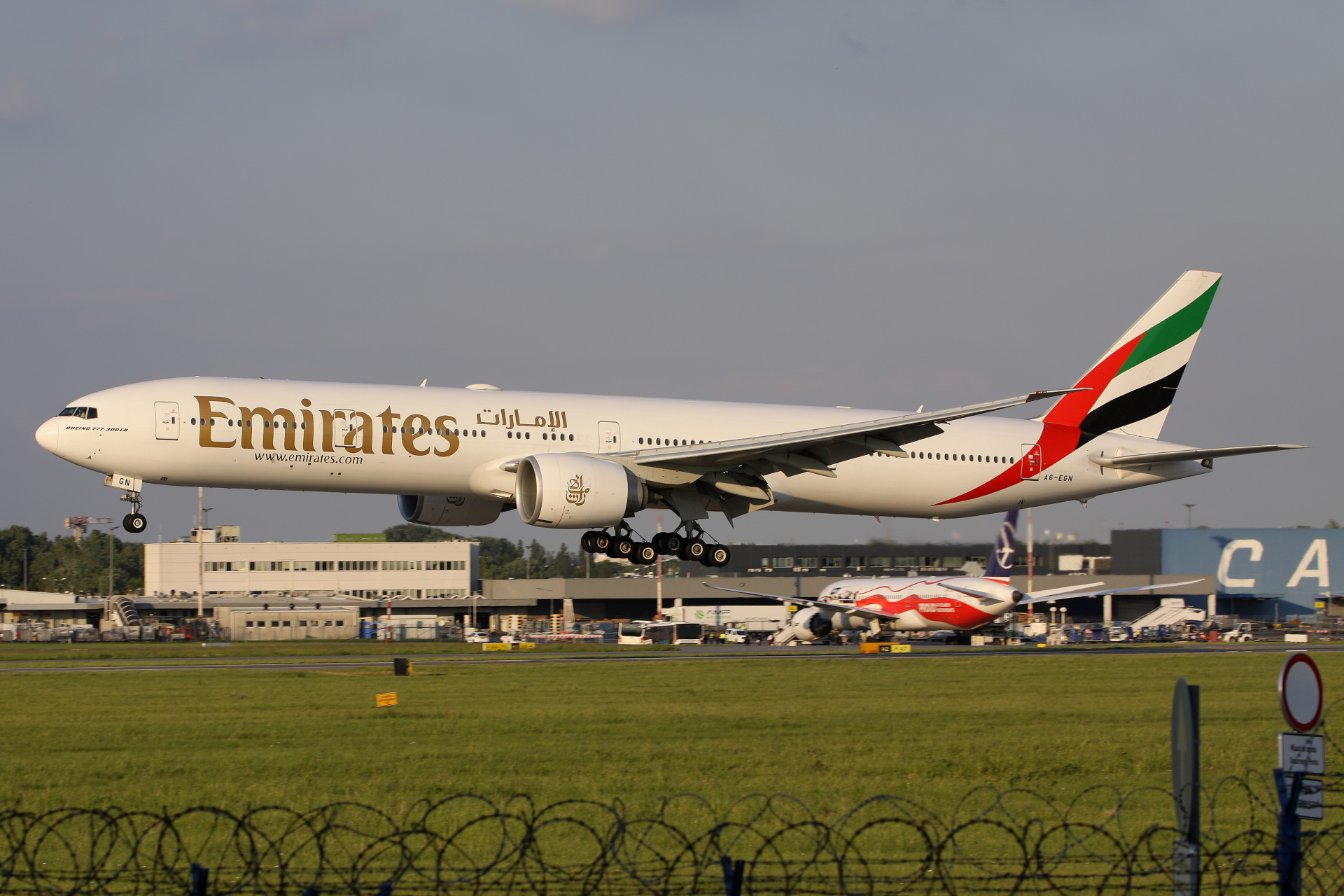 A6-EGN (Samoloty » Spotting na EPWA » Boeing 777-300ER » Emirates)