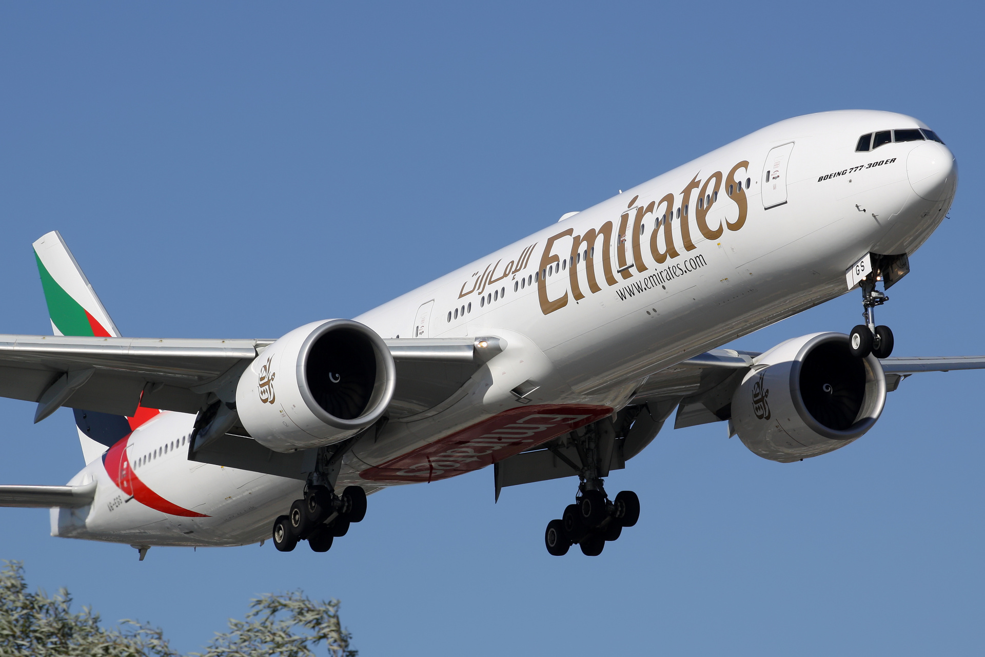 A6-EGS (Aircraft » EPWA Spotting » Boeing 777-300ER » Emirates)