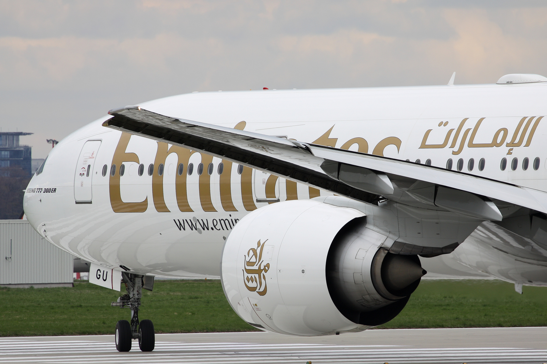A6-EGU (Samoloty » Spotting na EPWA » Boeing 777-300ER » Emirates)