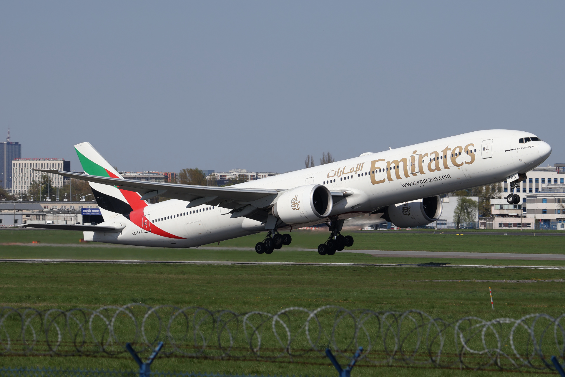 A6-EPH (Aircraft » EPWA Spotting » Boeing 777-300ER » Emirates)