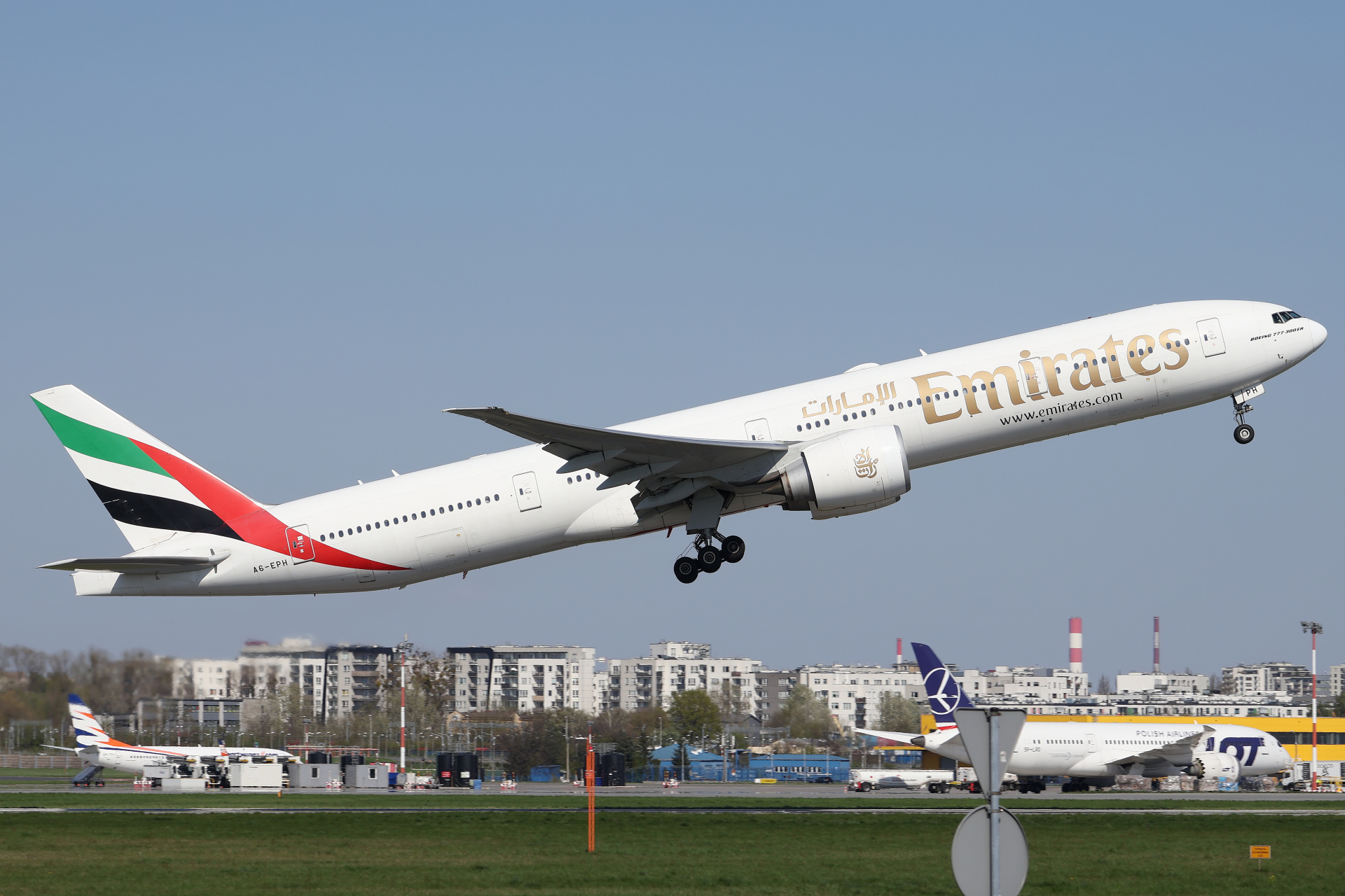 A6-EPH (Samoloty » Spotting na EPWA » Boeing 777-300ER » Emirates)