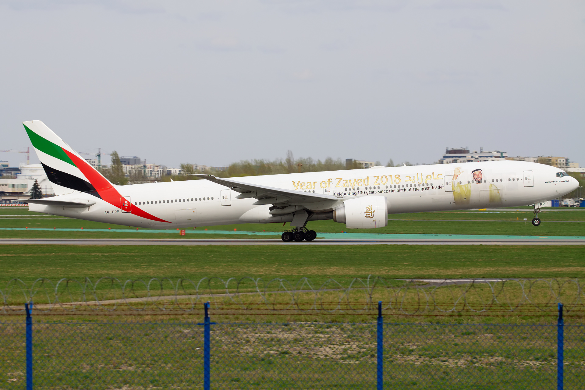 A6-EPP (malowanie Year of Zayed 2018) (Samoloty » Spotting na EPWA » Boeing 777-300ER » Emirates)