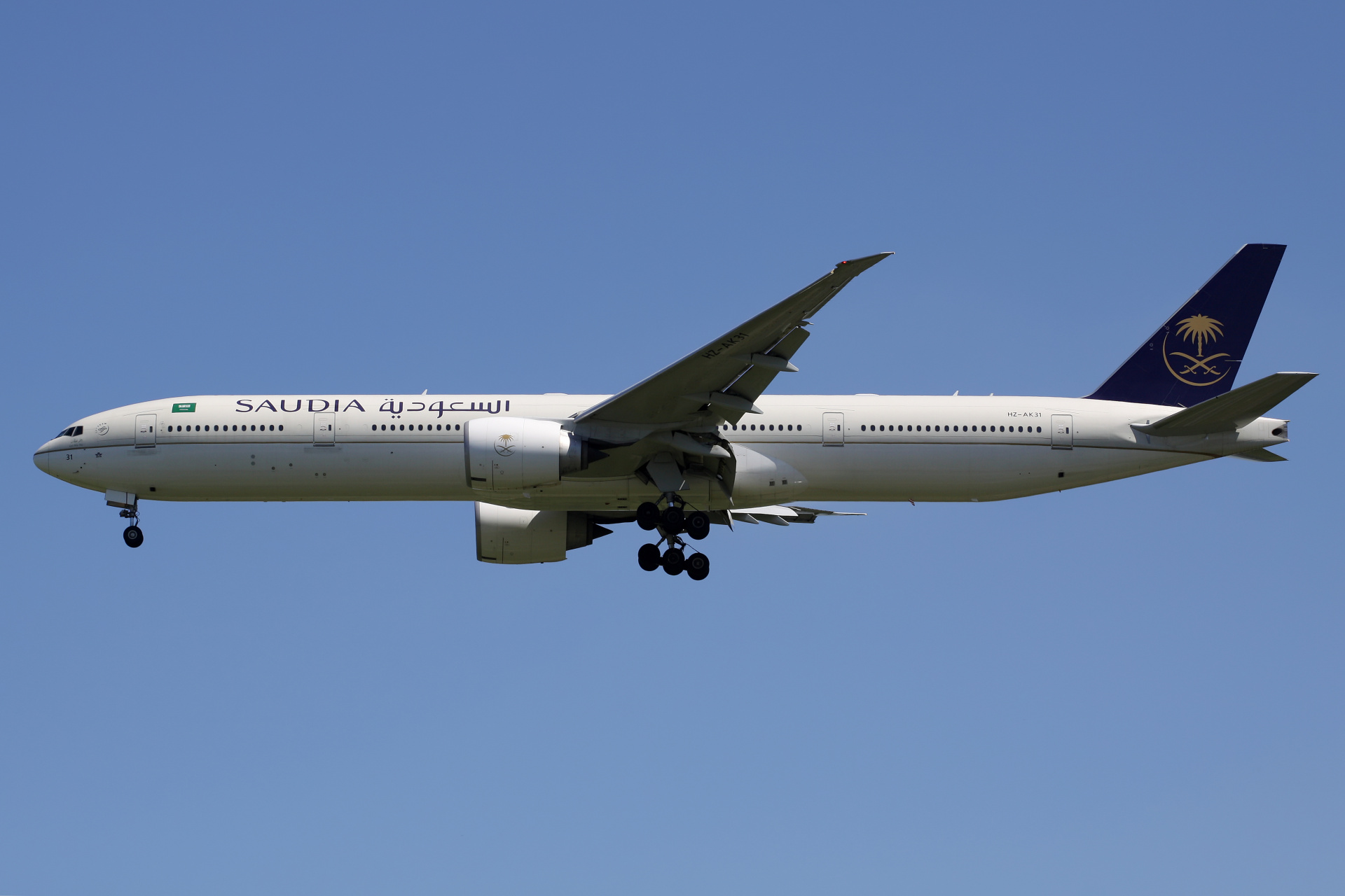 HZ-AK31, Saudia (Aircraft » EPWA Spotting » Boeing 777-300ER)