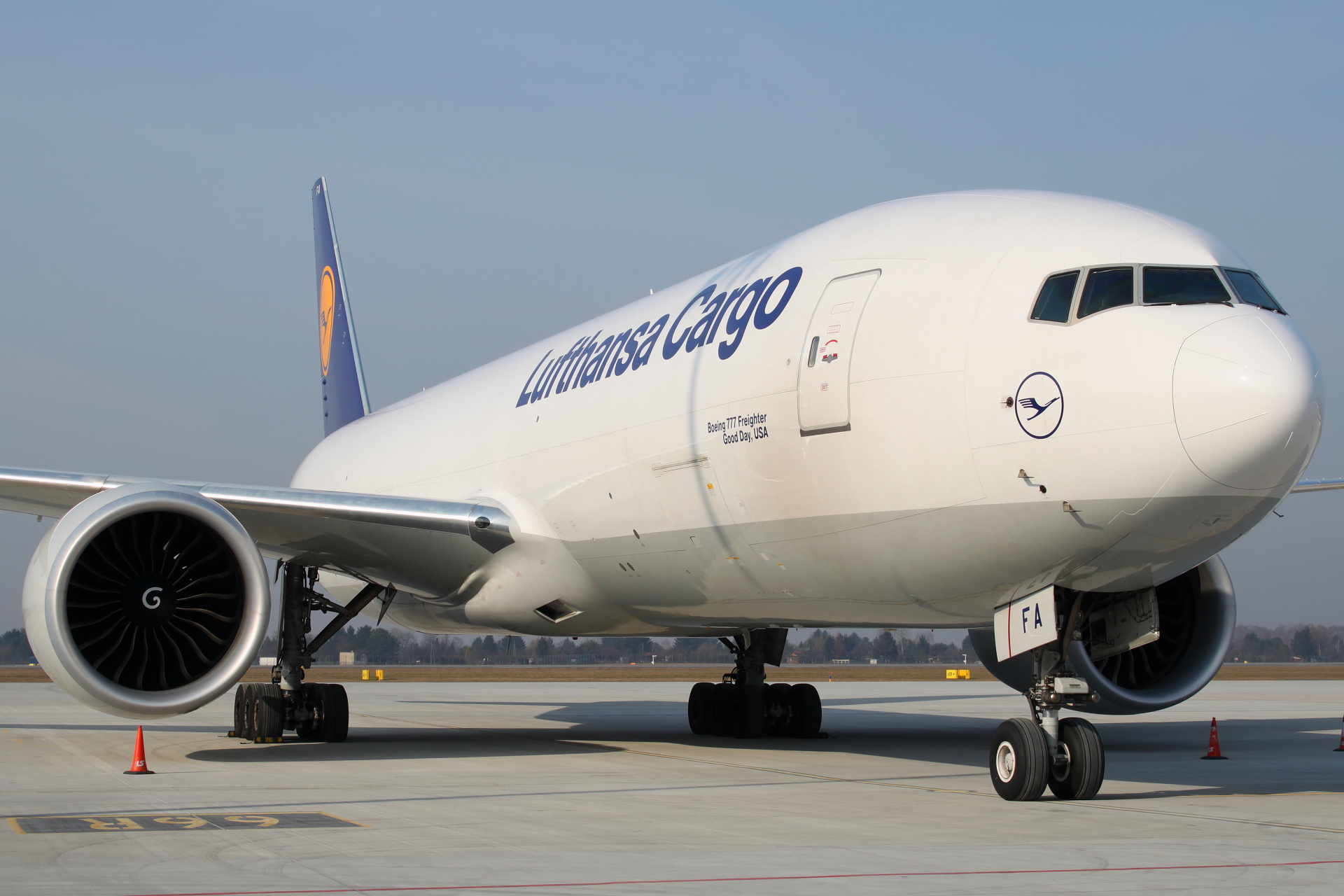 D-ALFA, Lufthansa Cargo (Aircraft » EPWA Spotting » Boeing 777F)