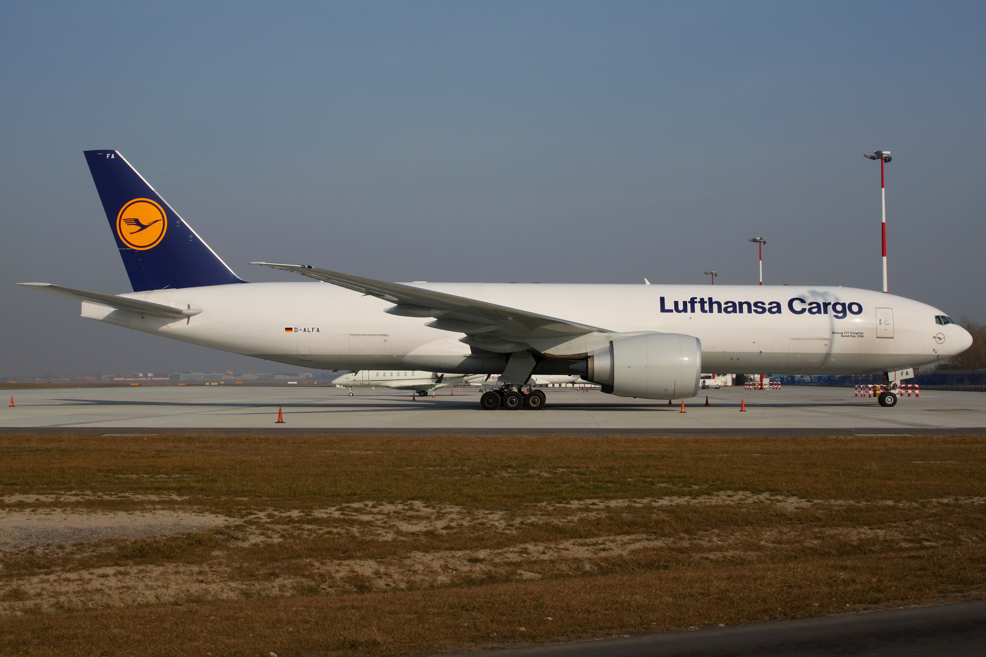 D-ALFA, Lufthansa Cargo (Samoloty » Spotting na EPWA » Boeing 777F)