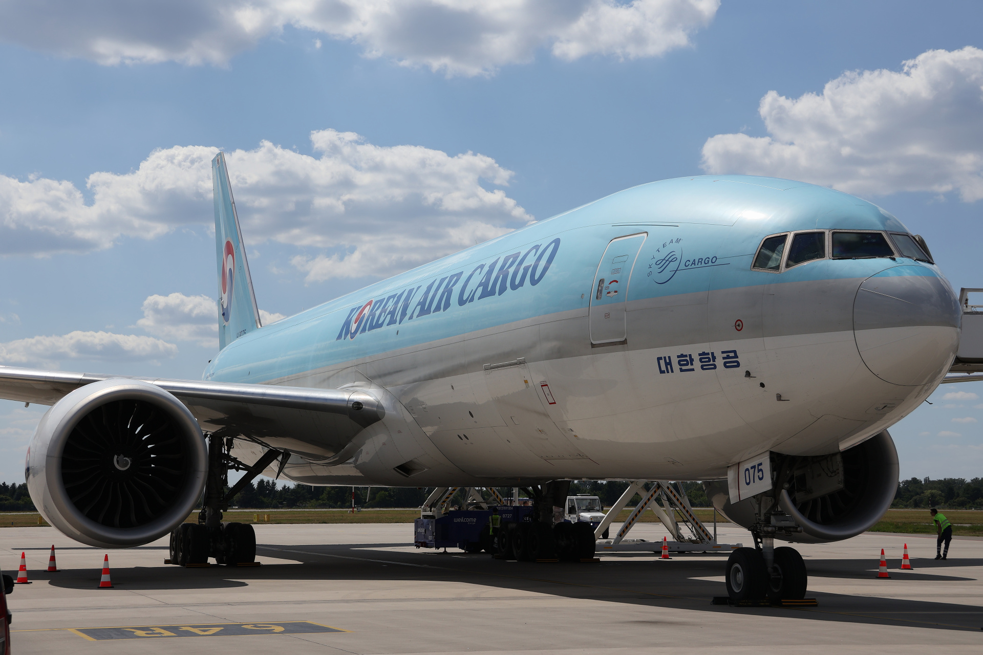 HL8075, Korean Air Cargo (Samoloty » Spotting na EPWA » Boeing 777F)