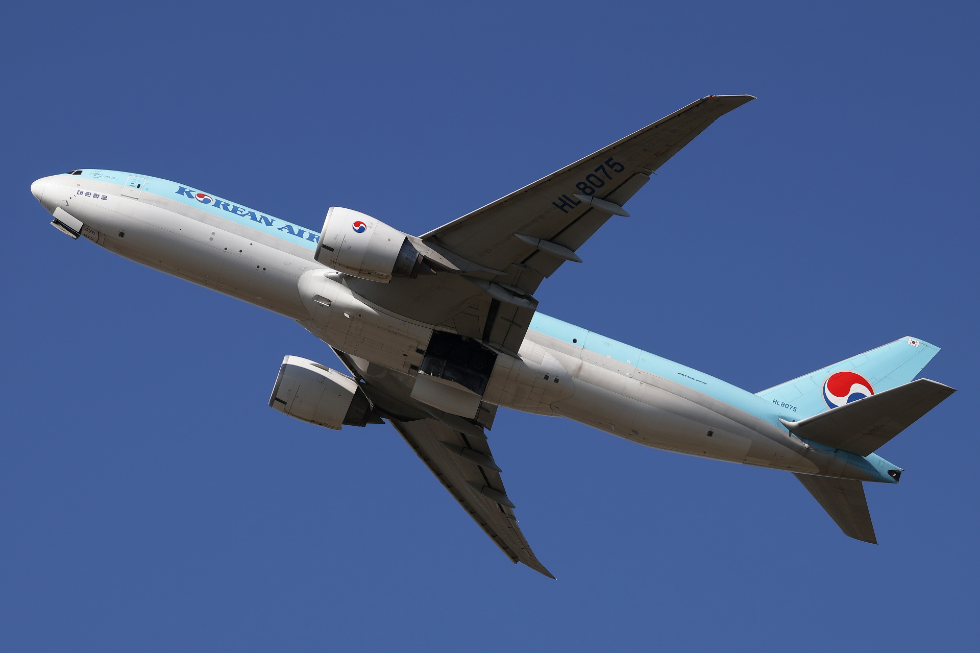 HL8075, Korean Air Cargo (Aircraft » EPWA Spotting » Boeing 777F)