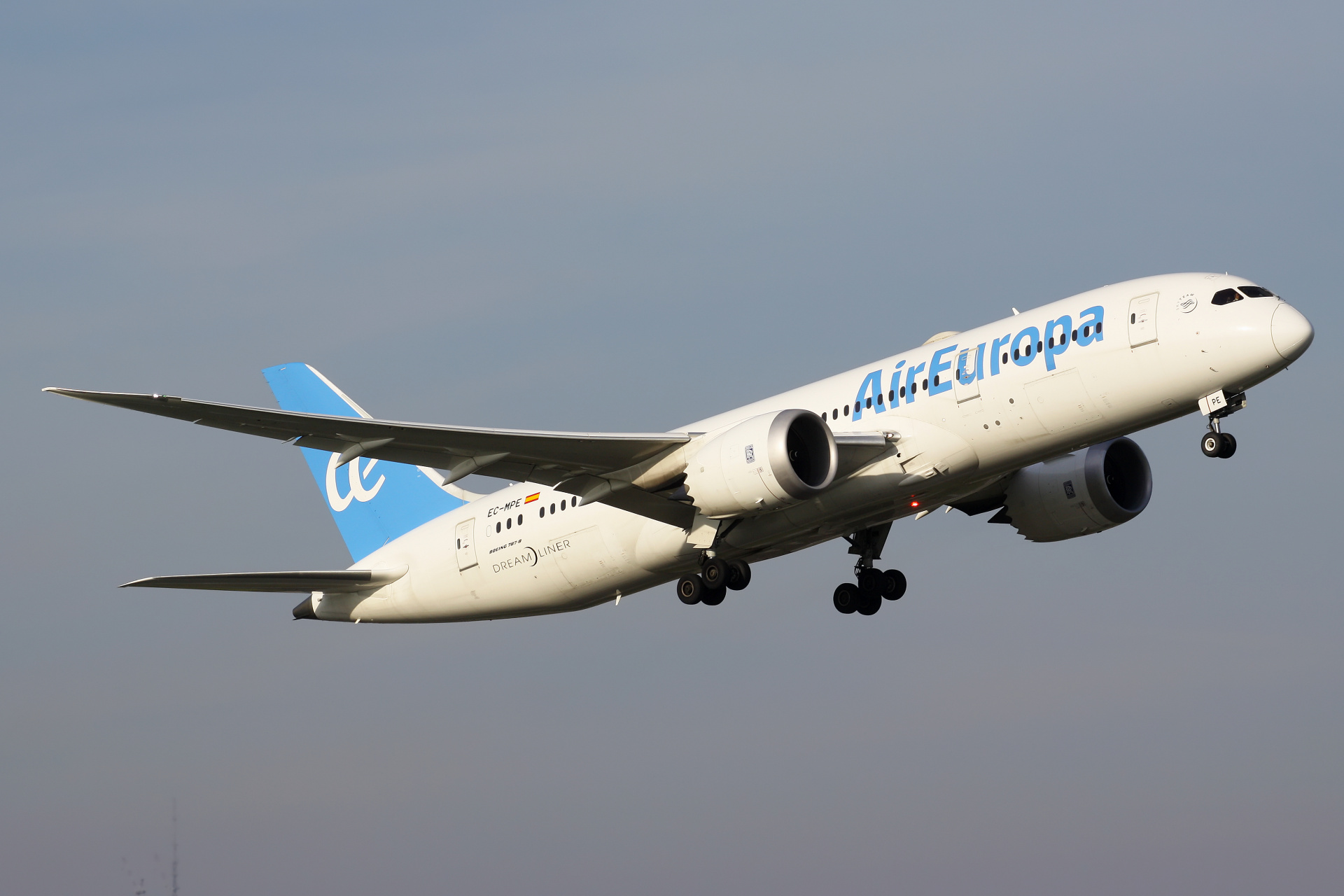 EC-MPE, Air Europa (Samoloty » Spotting na EPWA » Boeing 787-8 Dreamliner)