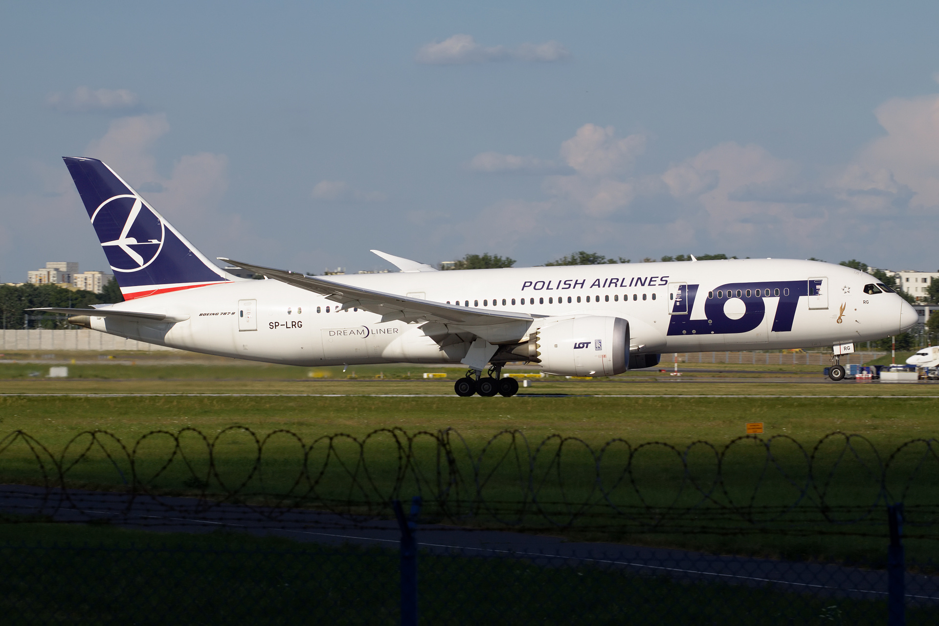 SP-LRG (Silent and Unseen - Cichociemni sticker (Aircraft » EPWA Spotting » Boeing 787-8 Dreamliner » LOT Polish Airlines)