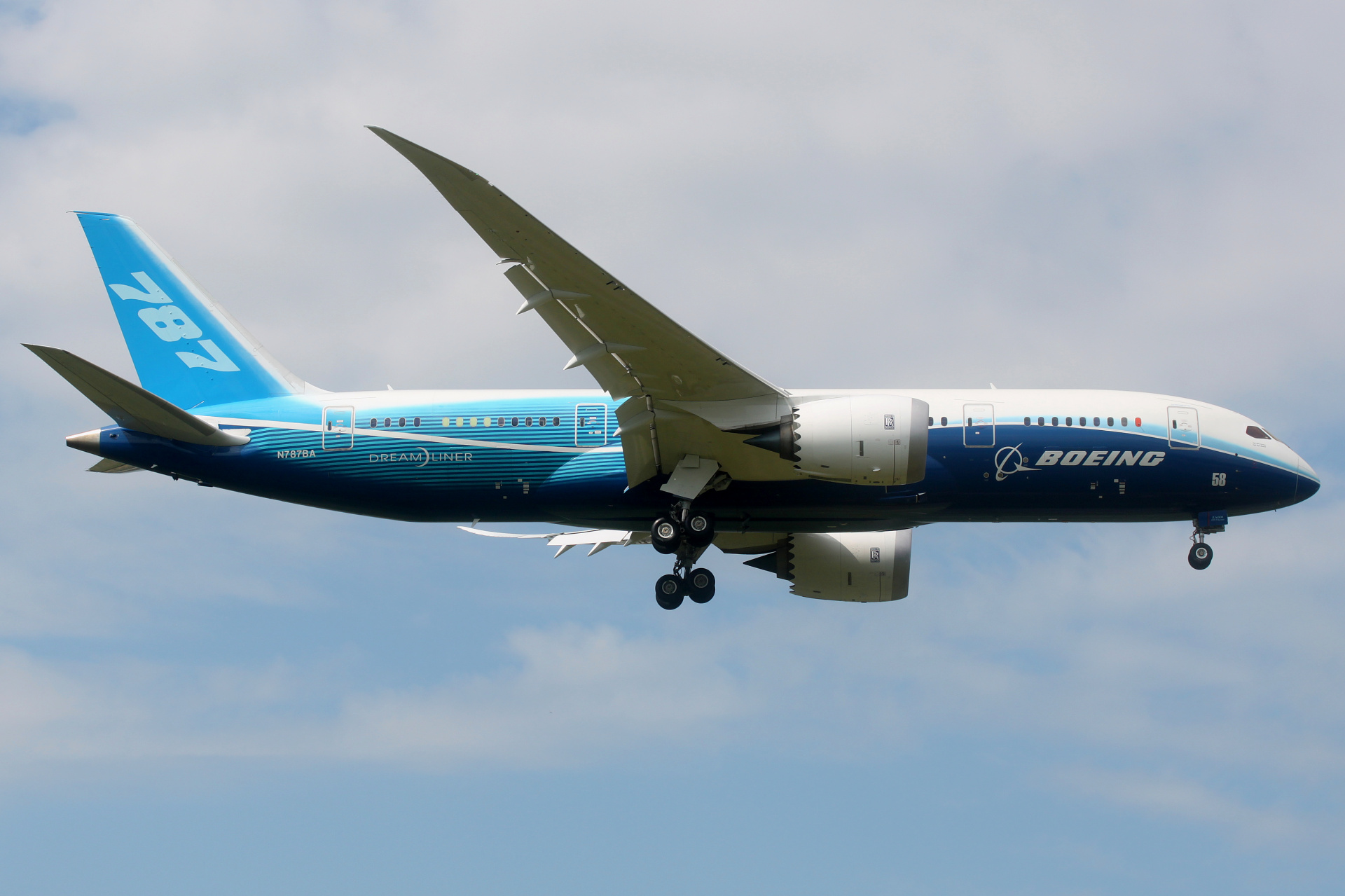 N787BA, Boeing Aircraft Company (Aircraft » EPWA Spotting » Boeing 787-8 Dreamliner)