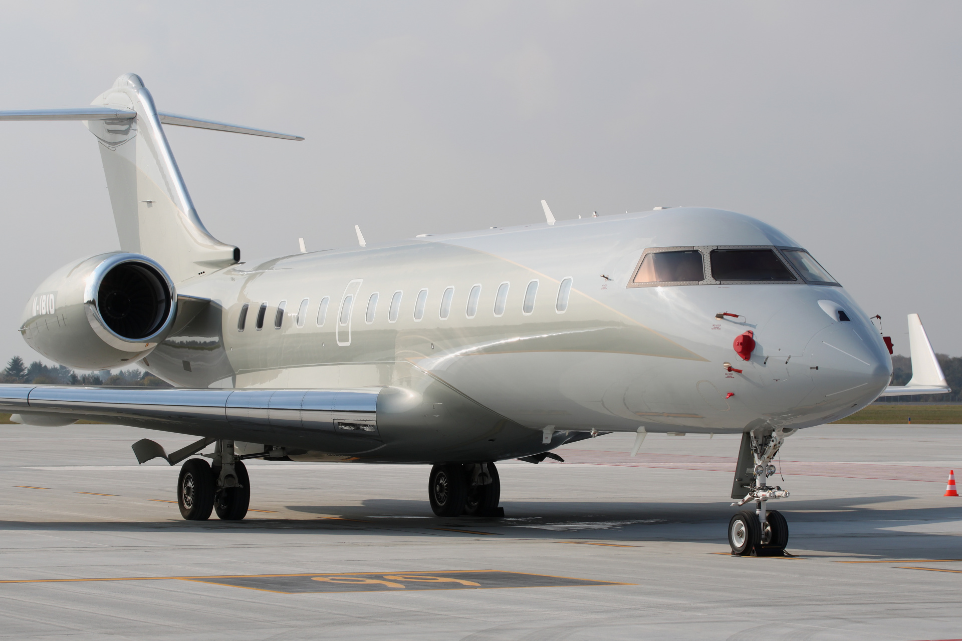 Global 5000, M-IBID, prywatny (Samoloty » Spotting na EPWA » Bombardier BD-700 Global Express)