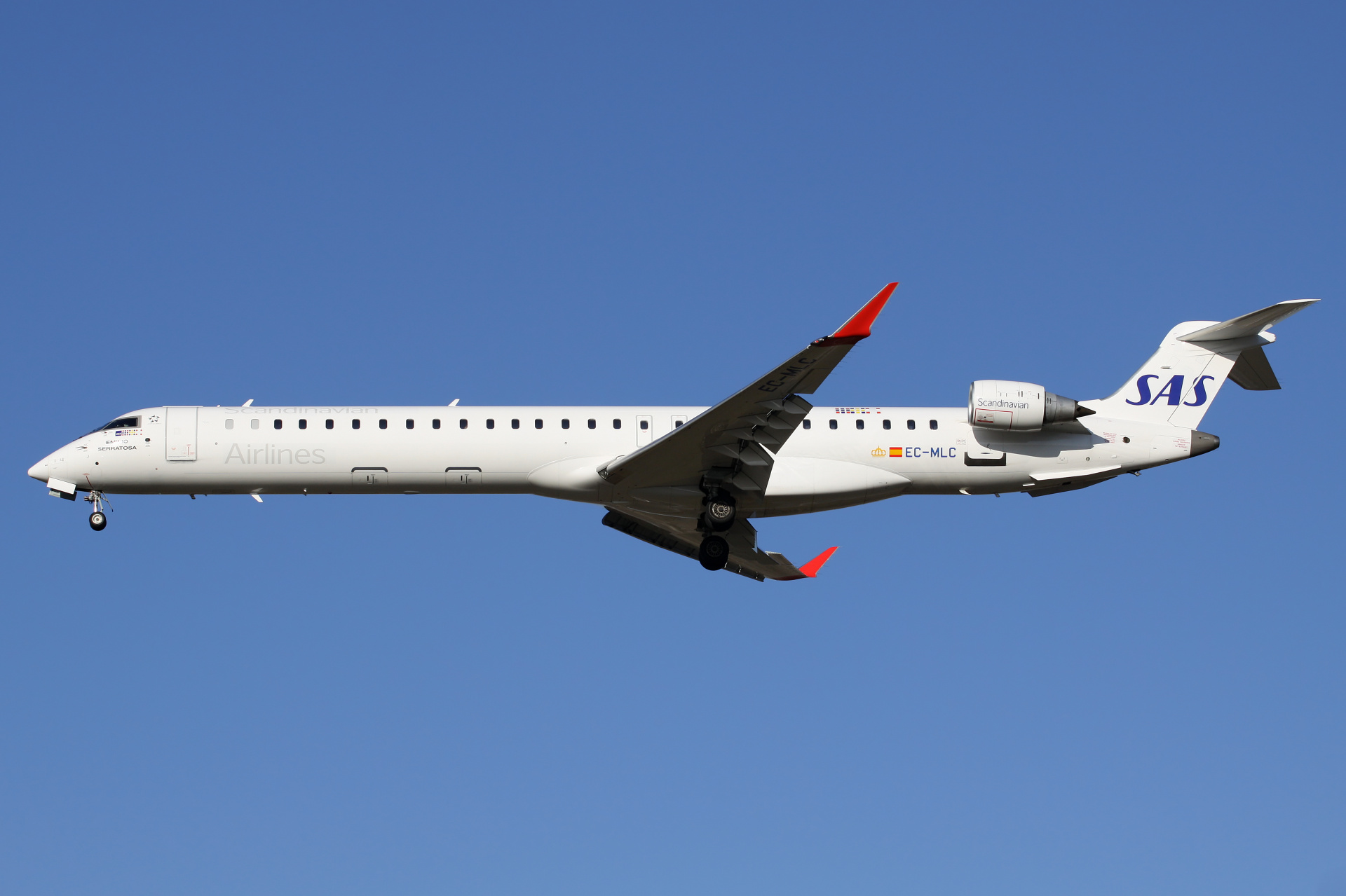 EC-MLC, SAS Scandinavian Airlines (Iberia Regional) (Samoloty » Spotting na EPWA » Mitsubishi Regional Jet » CRJ-1000)