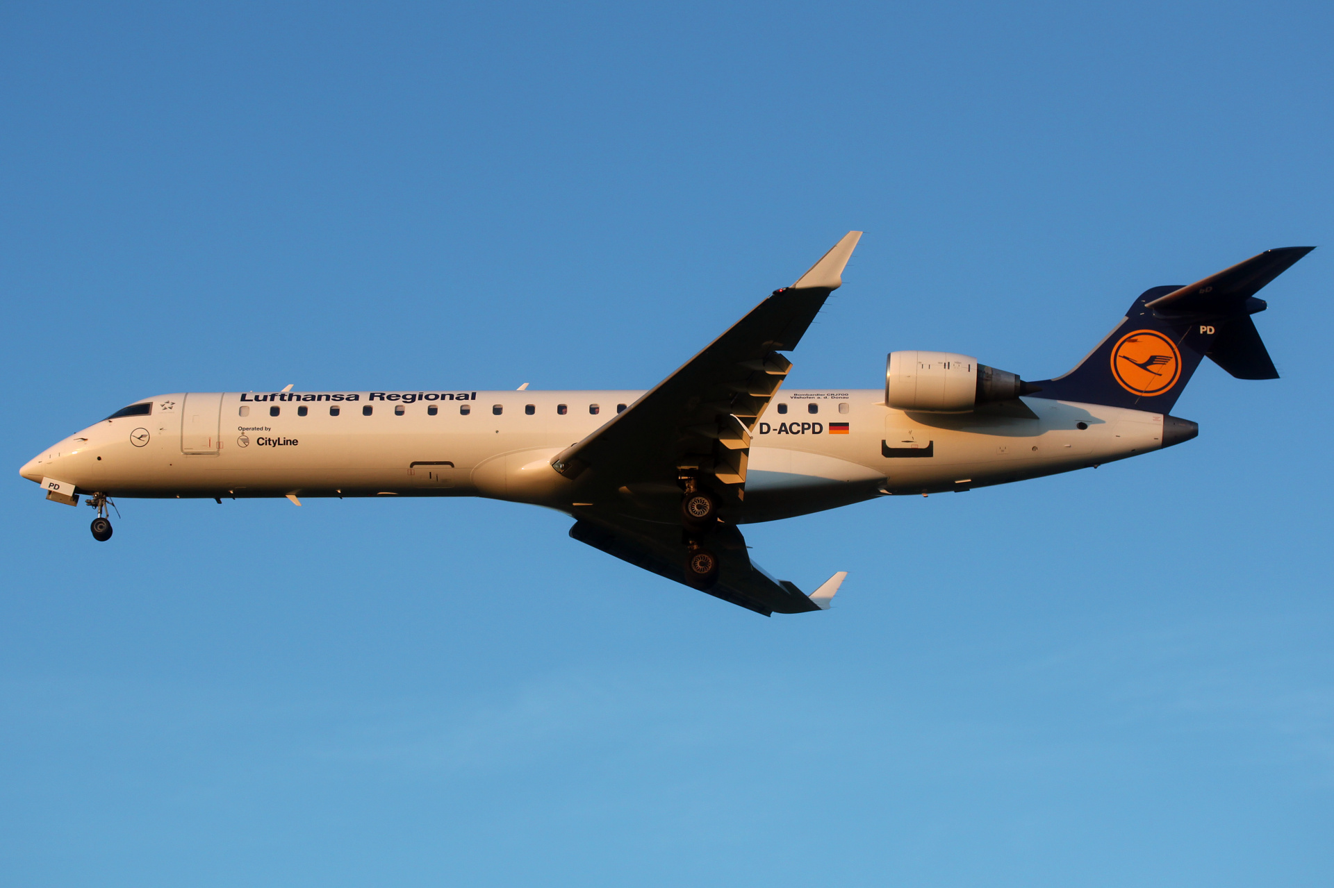 D-ACPD, Lufthansa Regional (CityLine) (Samoloty » Spotting na EPWA » Mitsubishi Regional Jet » CRJ-700)