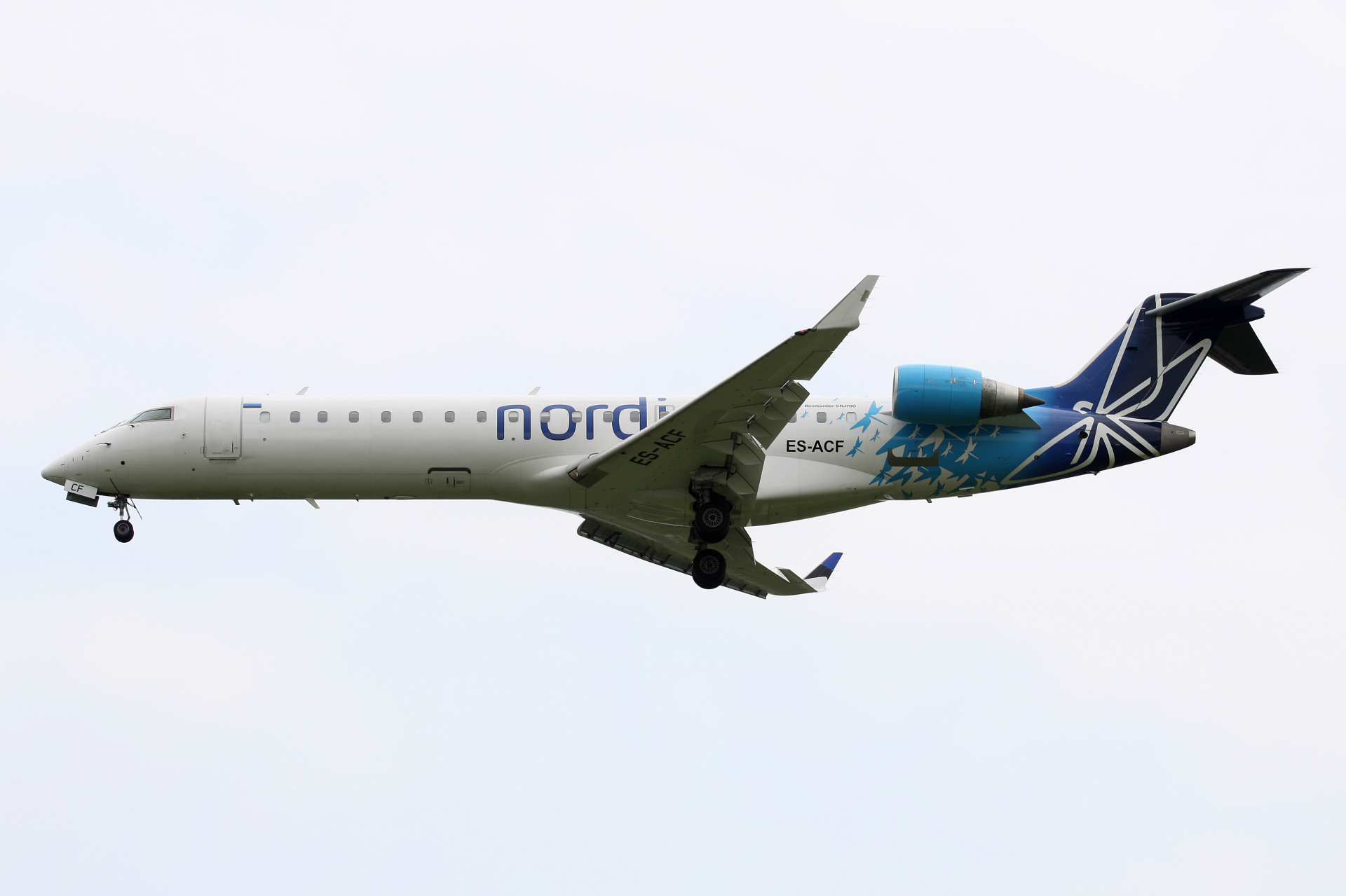 ES-ACF, Nordica (Aircraft » EPWA Spotting » Mitsubishi Regional Jet » CRJ-700)