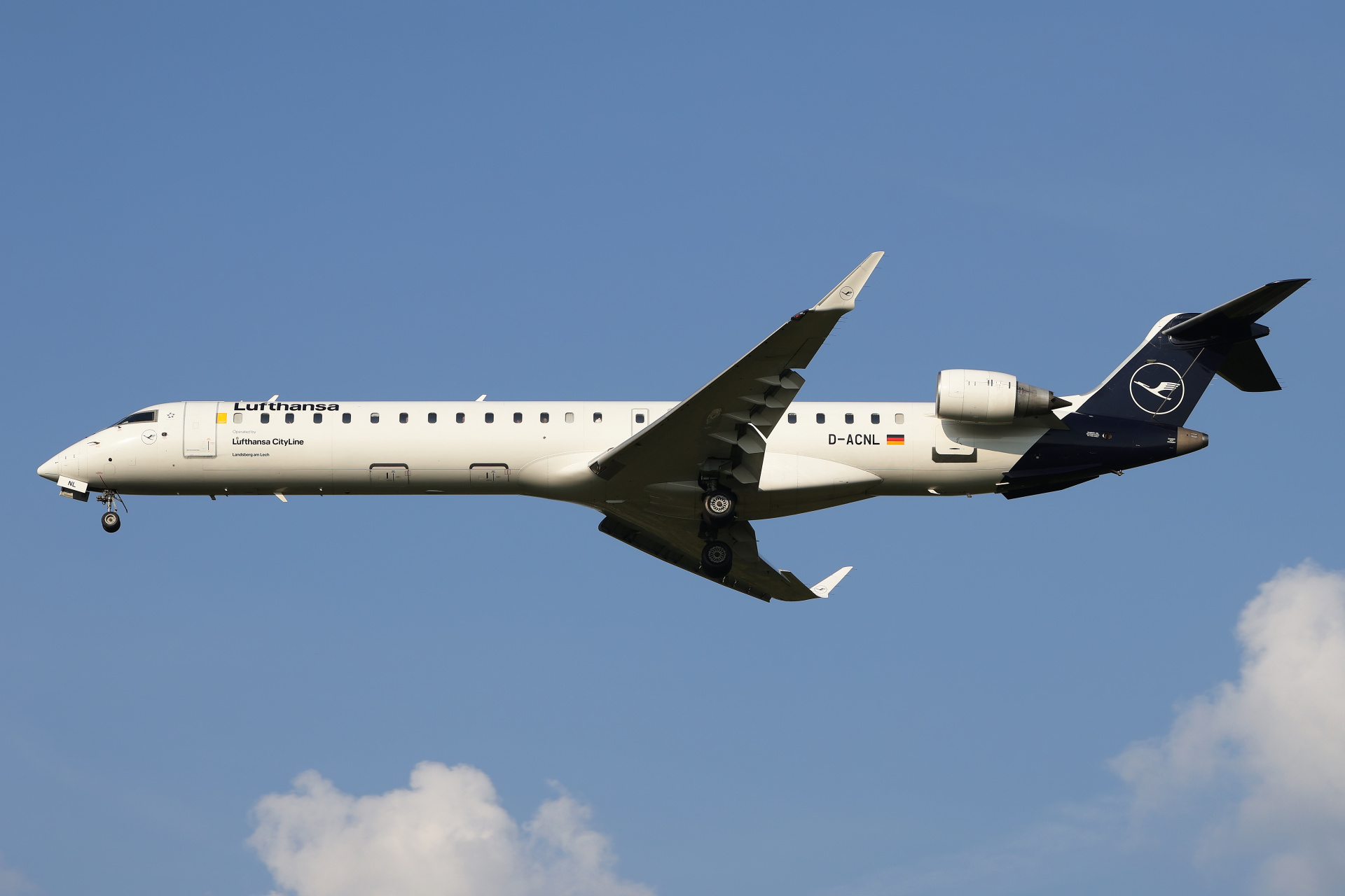 D-ACNL, Lufthansa (Lufthansa Cityline) (Aircraft » EPWA Spotting » Mitsubishi Regional Jet » CRJ-900)