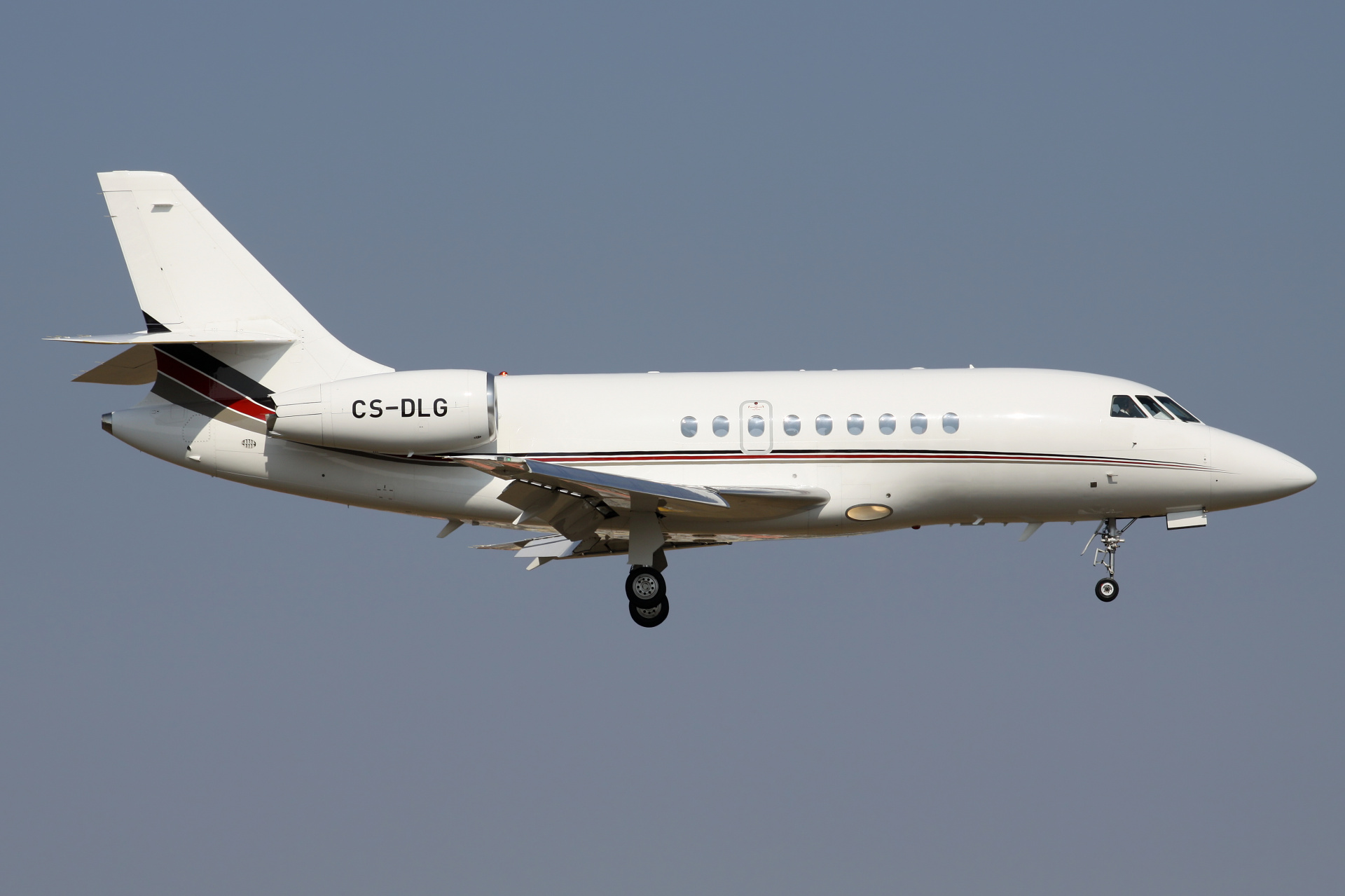 2000EX, CS-DLG, NetJets Europe (Samoloty » Spotting na EPWA » Dassault Falcon 2000)
