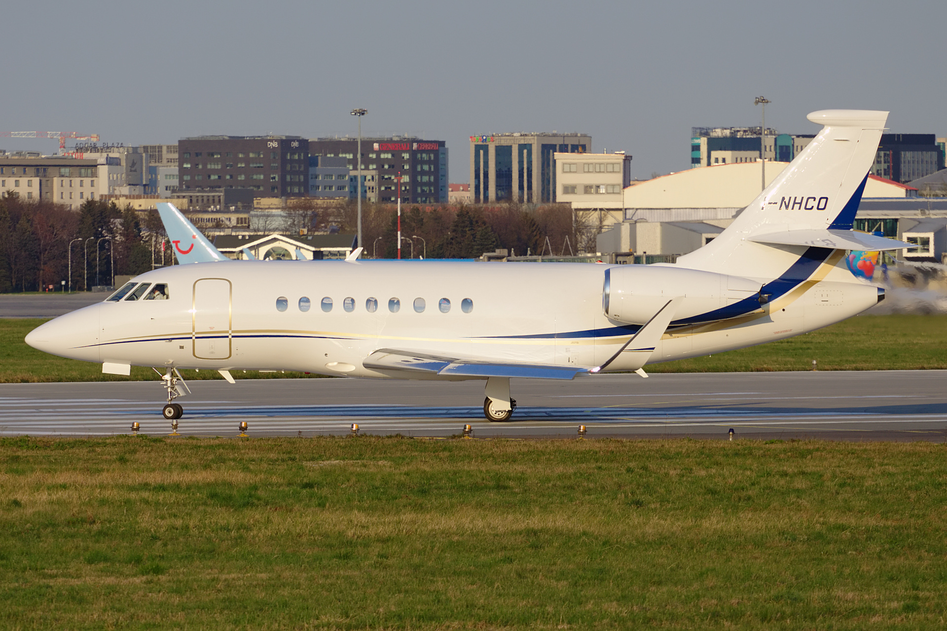 2000LX, I-NHCO, Eurofly Service (Samoloty » Spotting na EPWA » Dassault Falcon 2000)