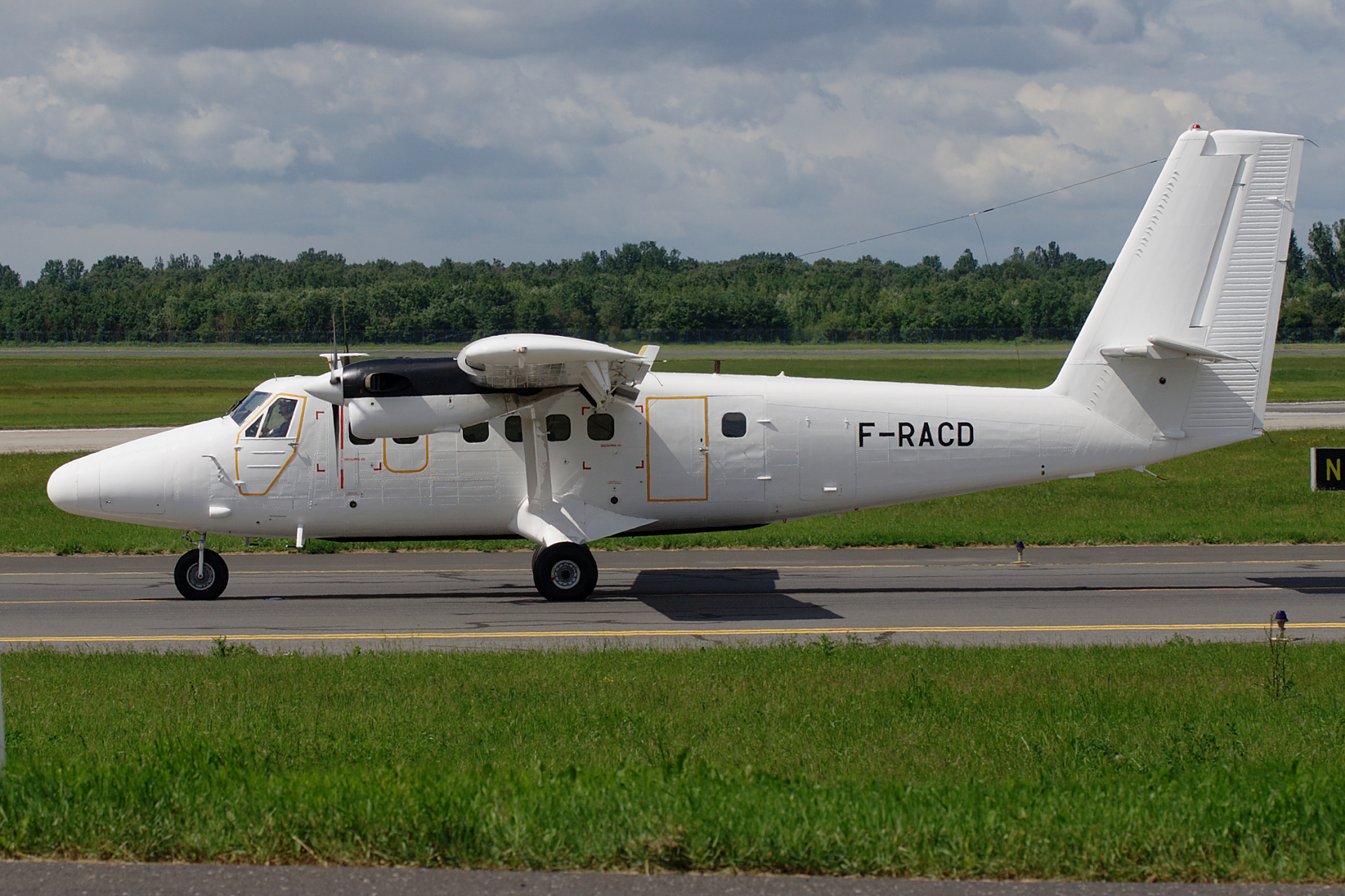 F-RACD, French Air Force (Aircraft » EPWA Spotting » De Havilland Canada DHC-6 Twin Otter)