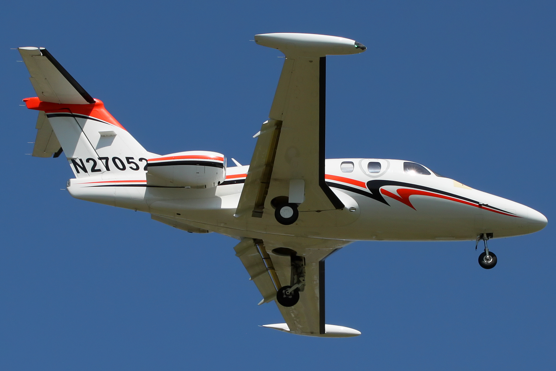 N27052, prywatny (Samoloty » Spotting na EPWA » Eclipse Aviation 500)