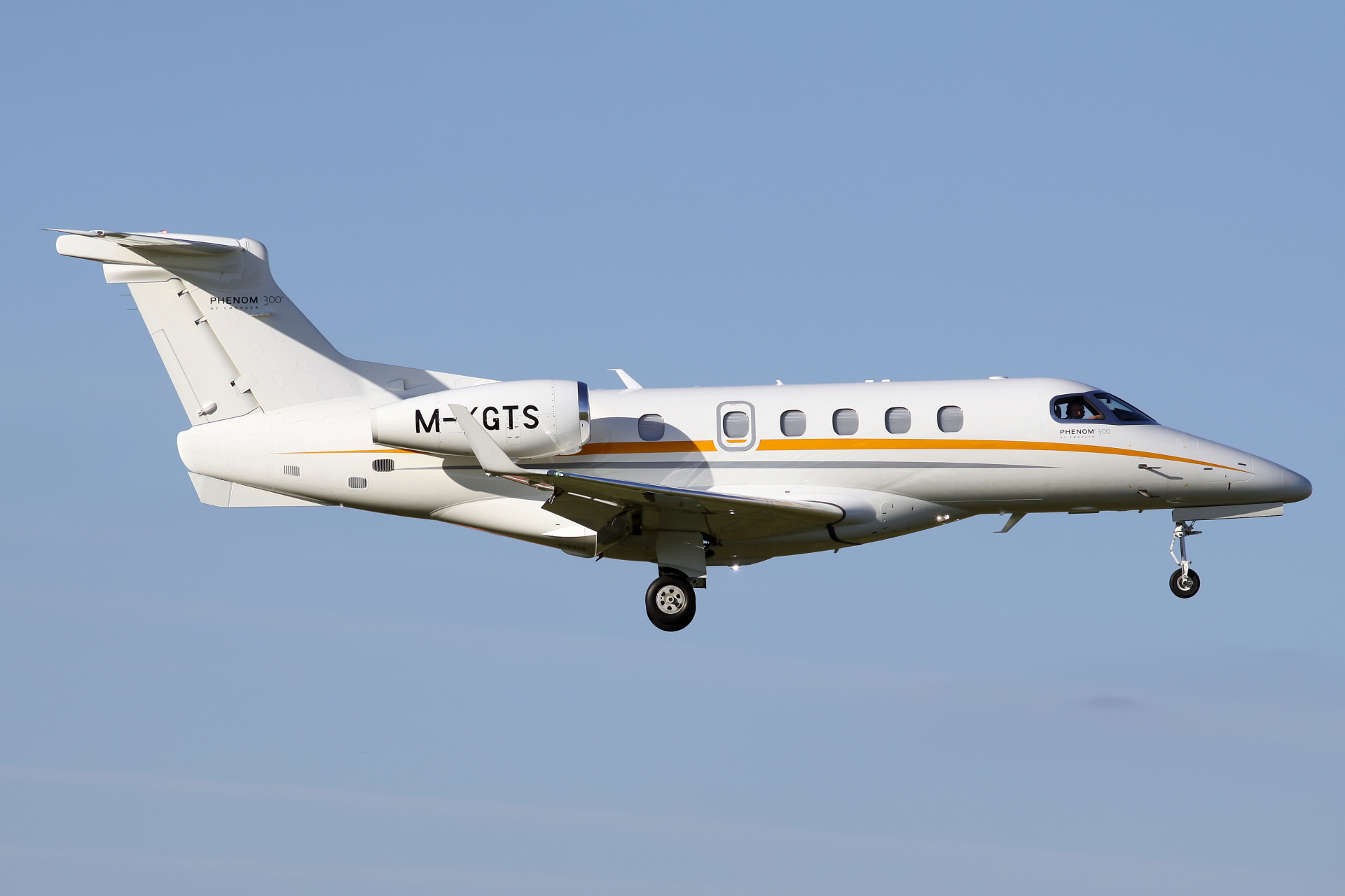 M-KGTS, prywatny (Samoloty » Spotting na EPWA » Embraer EMB-505 Phenom 300)