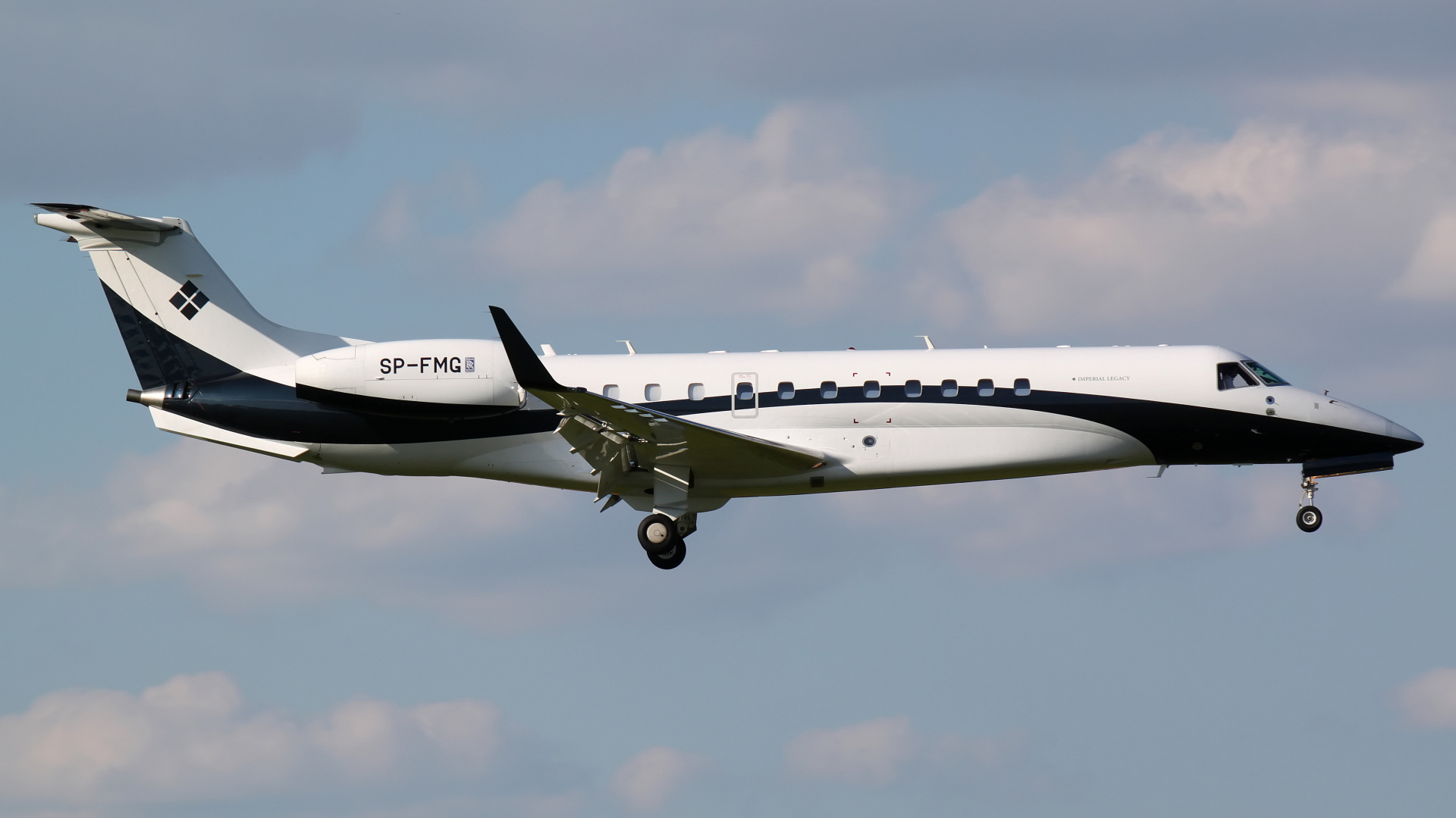 SP-FMG, prywatny (Samoloty » Spotting na EPWA » Embraer ERJ-135BJ Legacy 600)