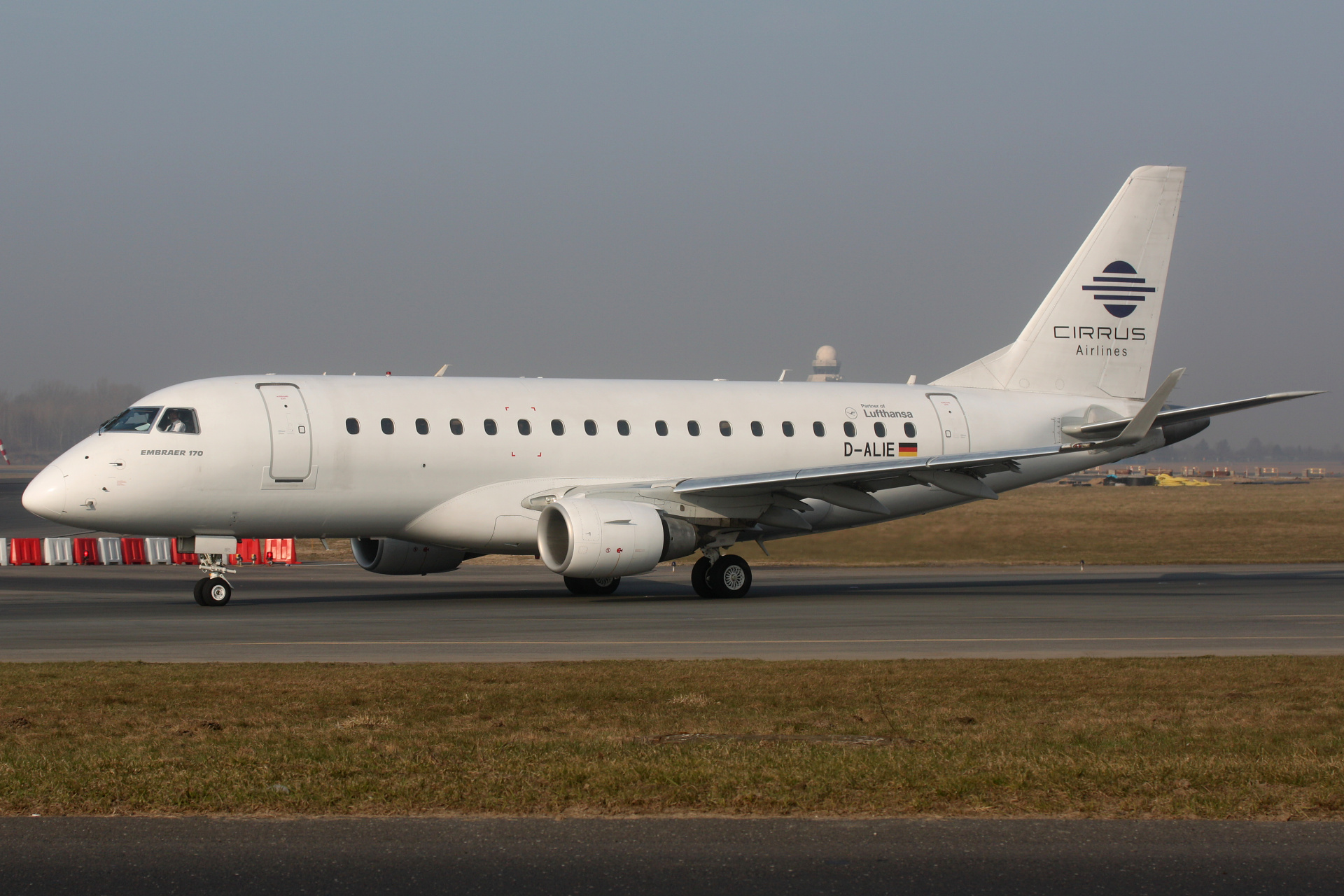 D-ALIE, Cirrus Airlines (Samoloty » Spotting na EPWA » Embraer E170)