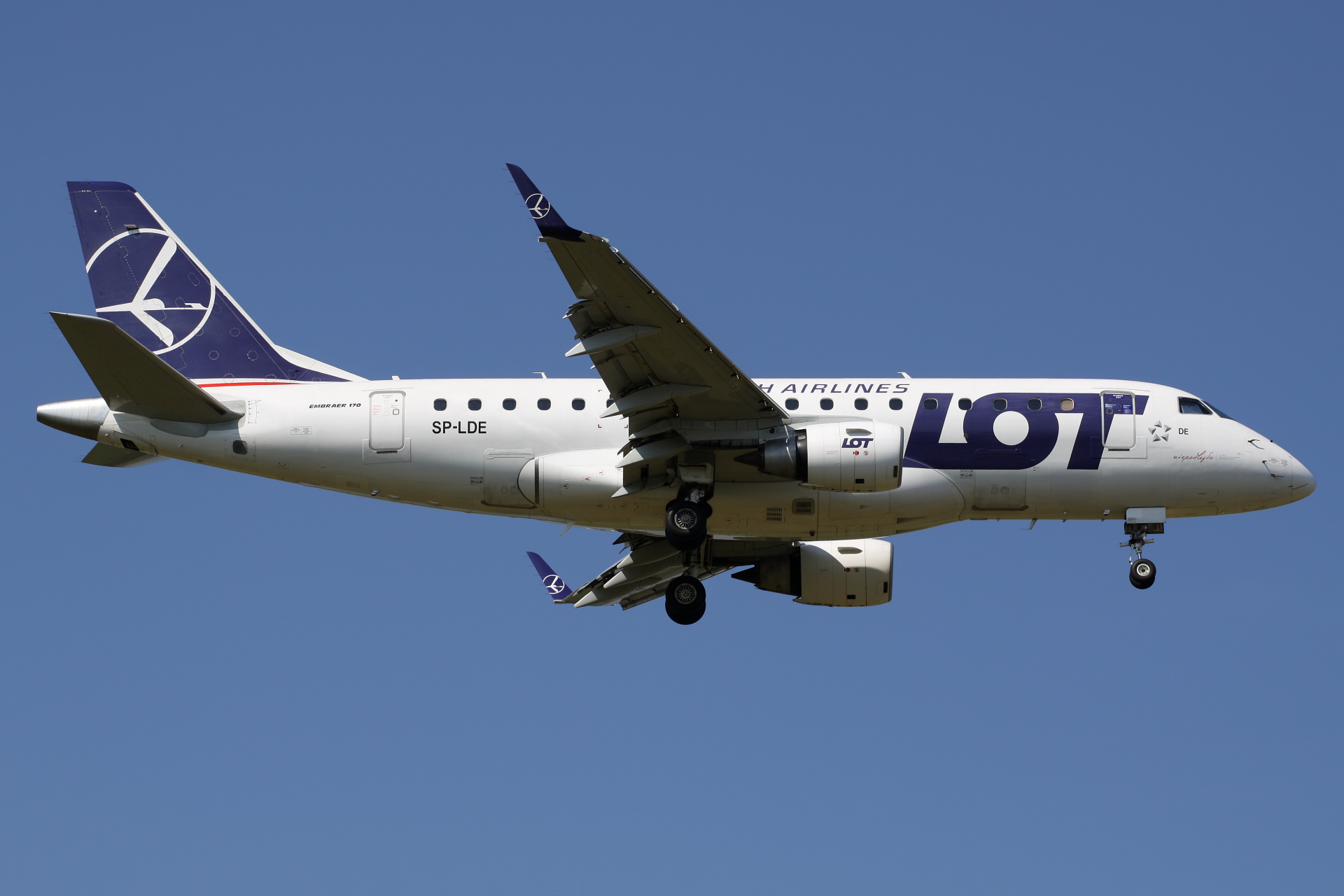 SP-LDE (Niepodległa sticker) (Aircraft » EPWA Spotting » Embraer E170 » LOT Polish Airlines)