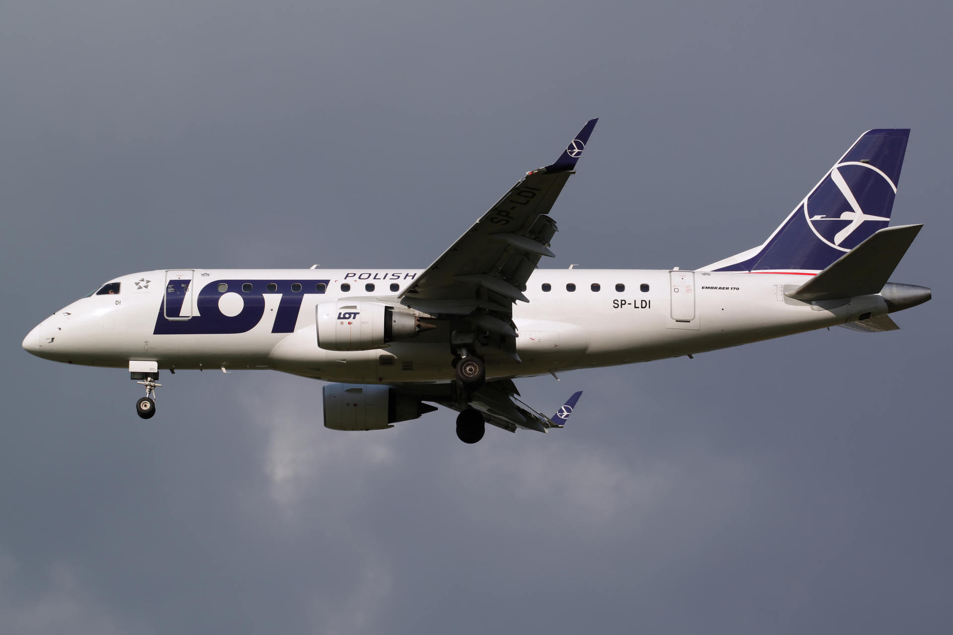SP-LDI (new livery) (Aircraft » EPWA Spotting » Embraer E170 » LOT Polish Airlines)