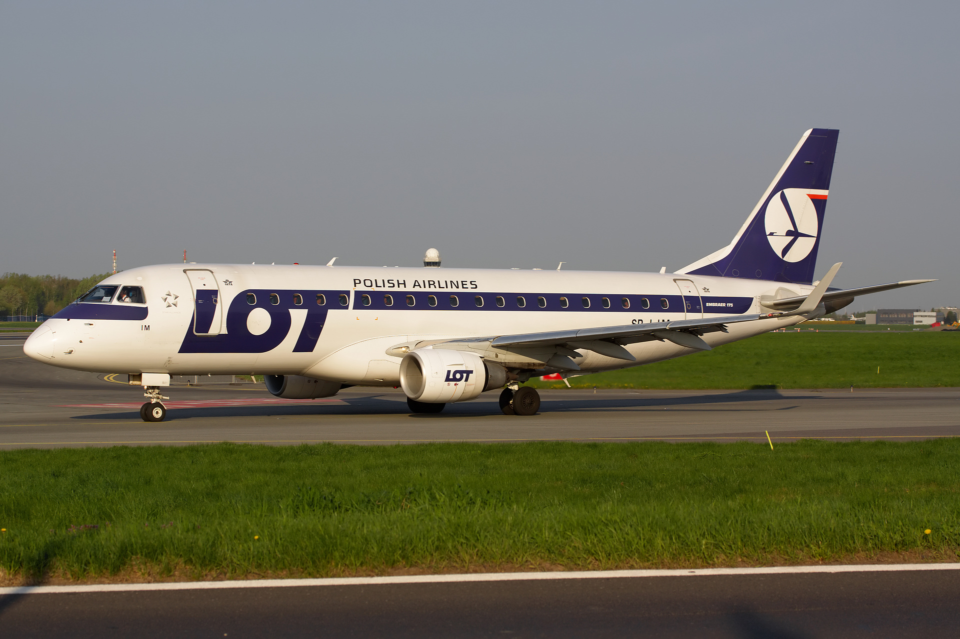 SP-LIM (Aircraft » EPWA Spotting » Embraer E175 » LOT Polish Airlines)