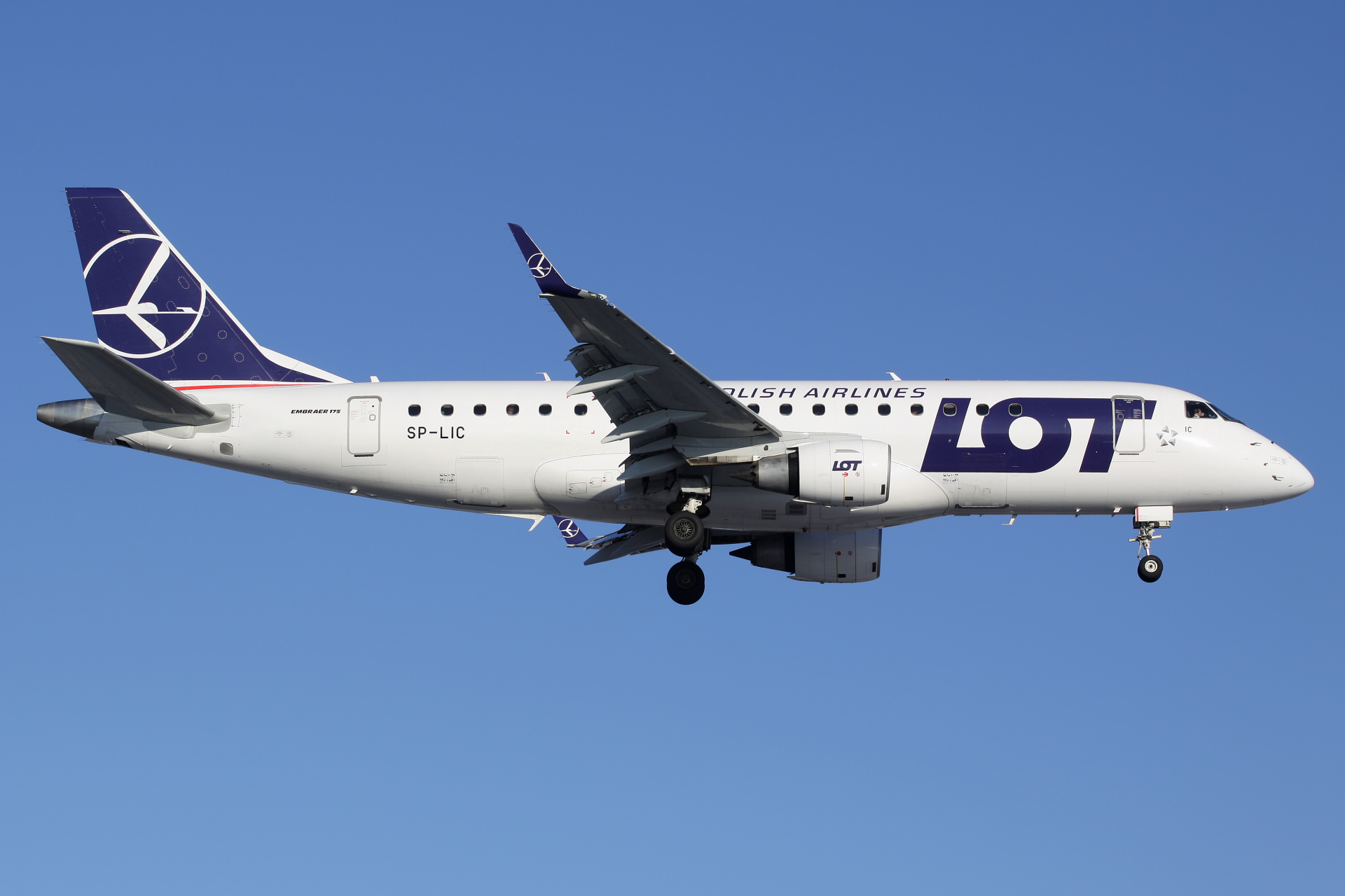 SP-LIC (nowe malowanie) (Samoloty » Spotting na EPWA » Embraer E175 » Polskie Linie Lotnicze LOT)