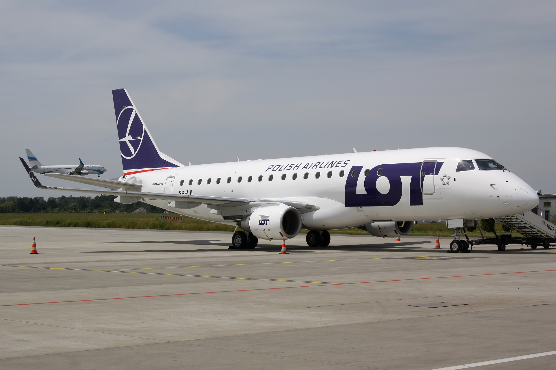 SP-LII (new livery) (Aircraft » EPWA Spotting » Embraer E175 » LOT Polish Airlines)