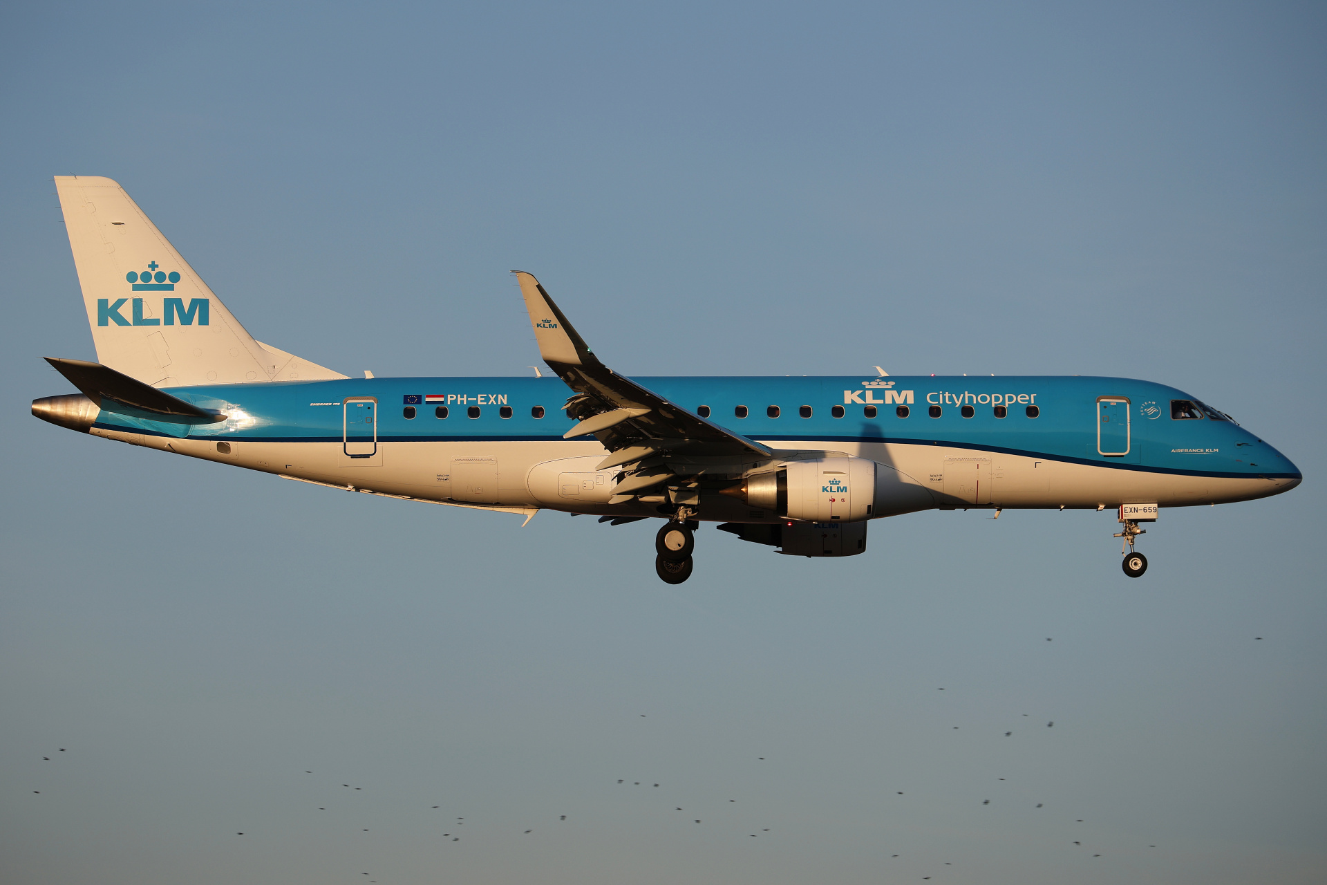 PH-EXN, KLM Cityhopper (Samoloty » Spotting na EPWA » Embraer E175)