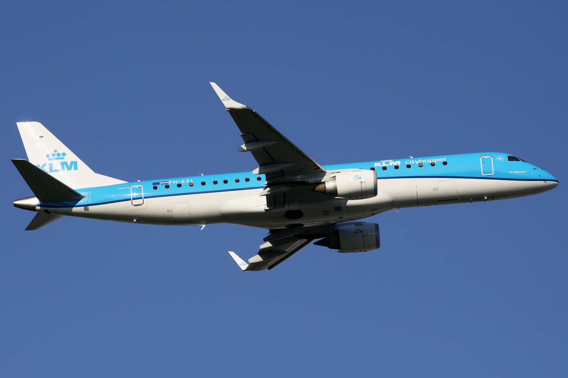 PH-EZL (new livery) (Aircraft » EPWA Spotting » Embraer E190 » KLM Cityhopper)