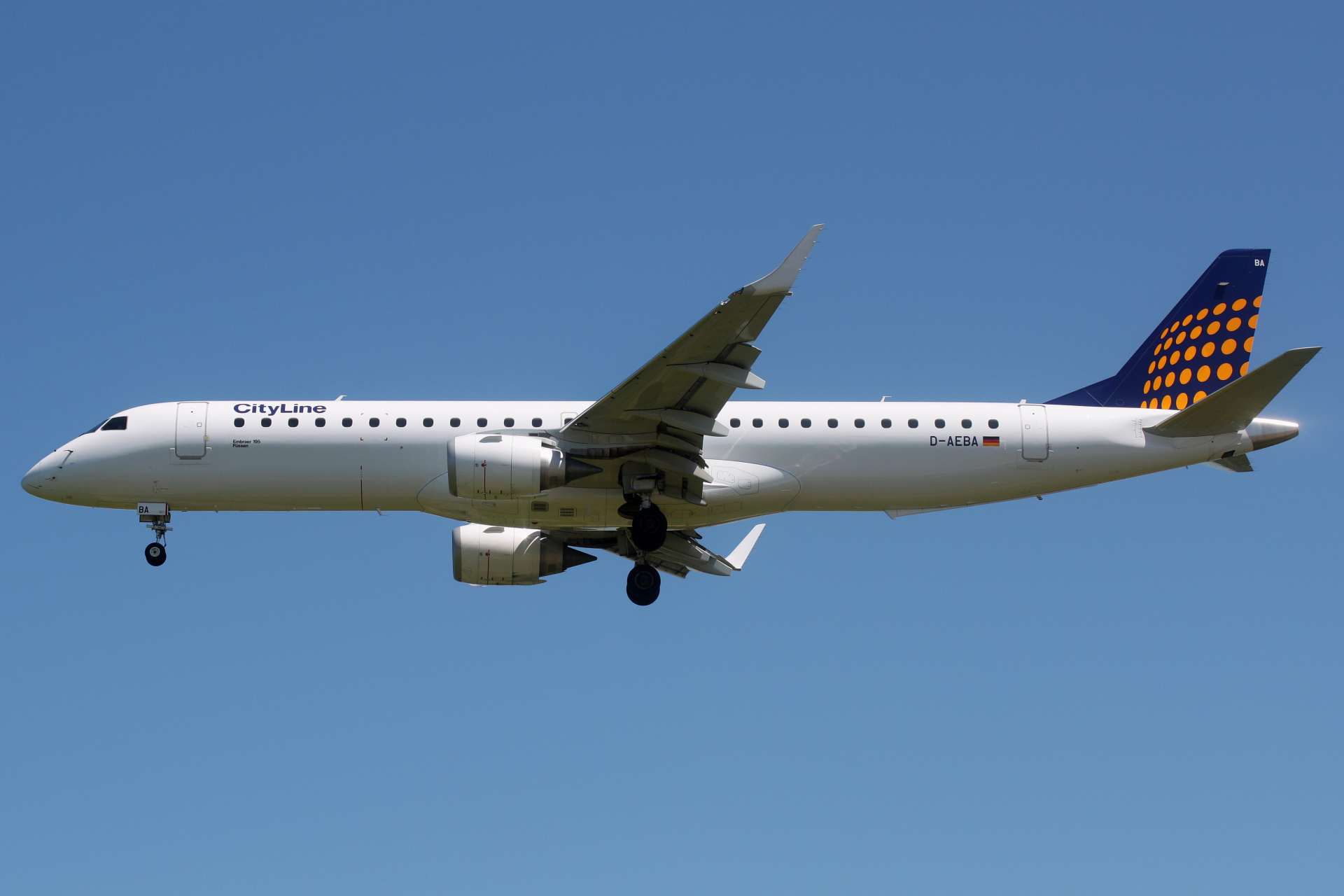 D-AEBA, CityLine (Lufthansa) (Aircraft » EPWA Spotting » Embraer E195)