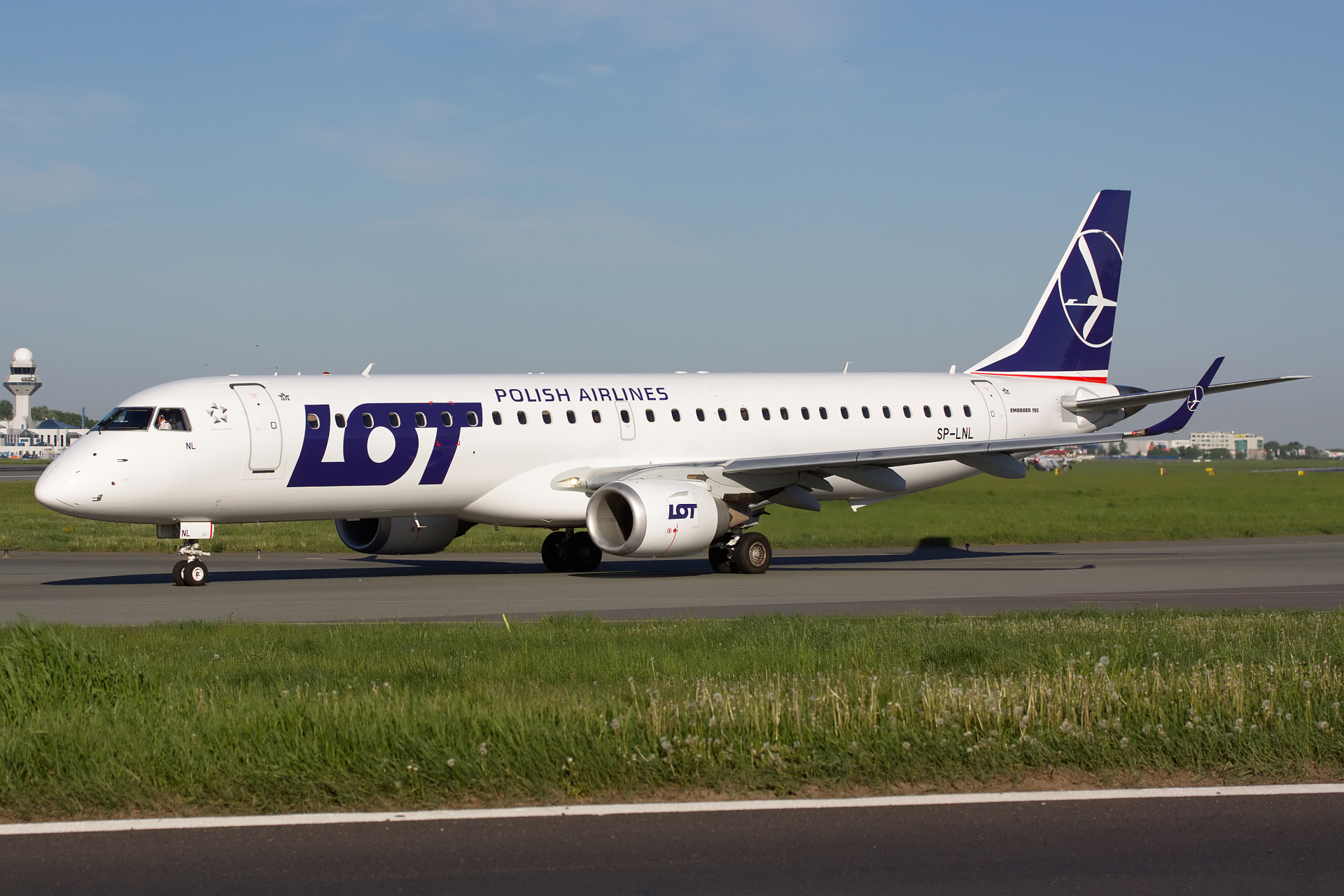 SP-LNL (Samoloty » Spotting na EPWA » Embraer E195 » Polskie Linie Lotnicze LOT)