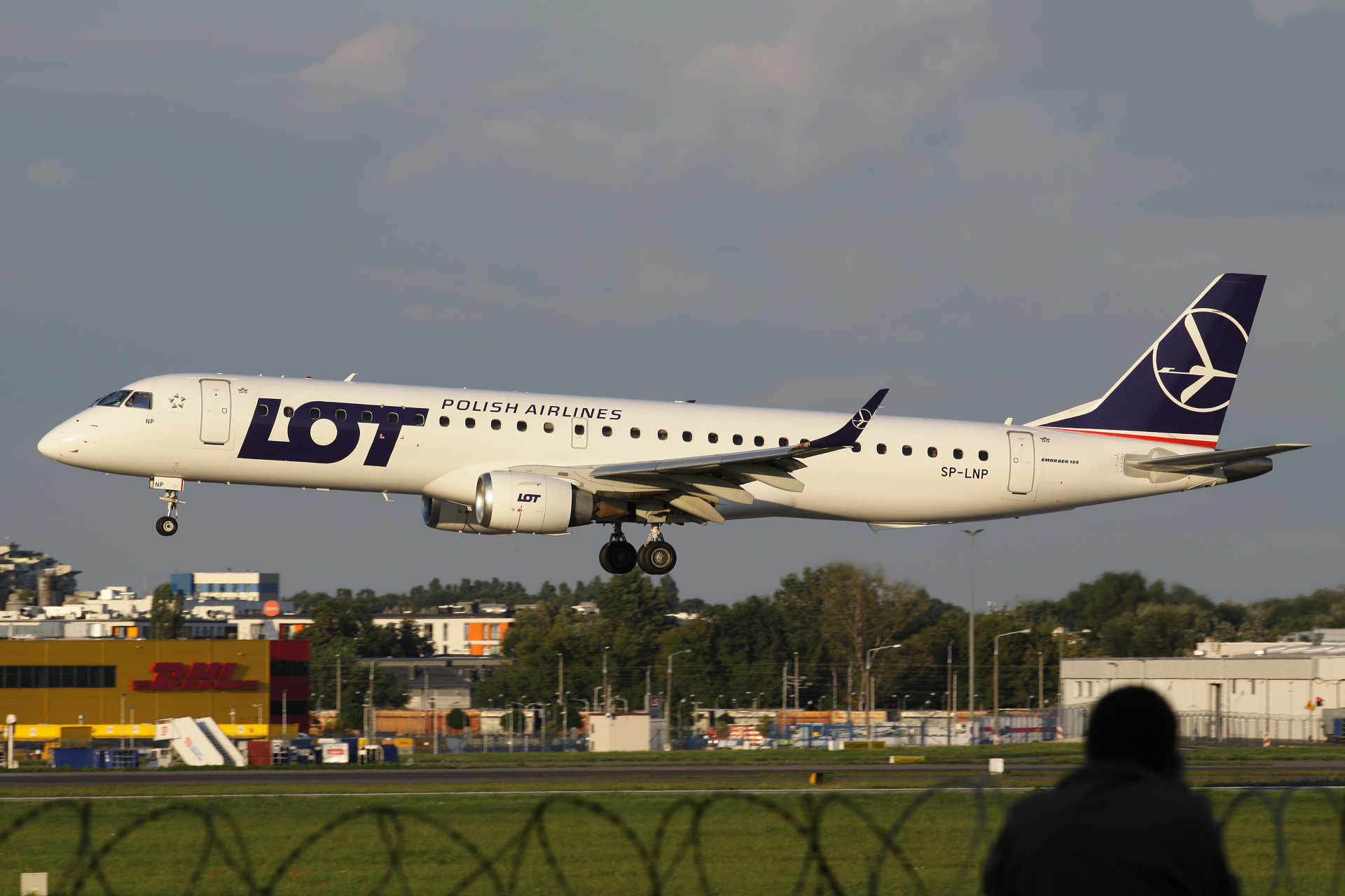 SP-LNP (Samoloty » Spotting na EPWA » Embraer E195 » Polskie Linie Lotnicze LOT)